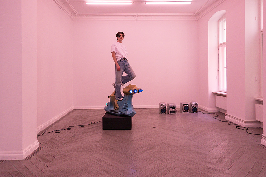 Performance view, 2024 courtesy the artist and EIGEN + ART Lab.