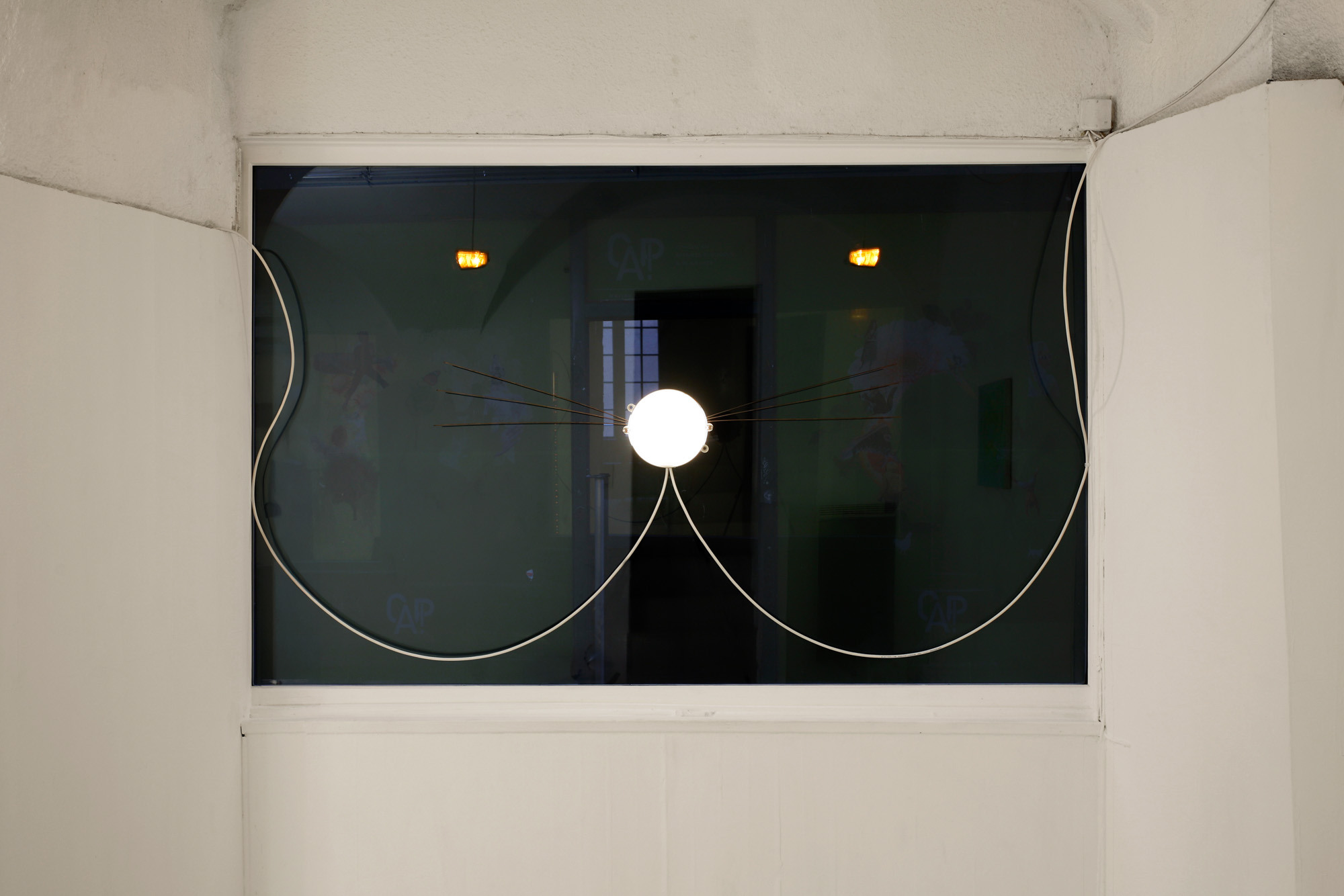 Clément Faydit & Rozenn Voyer, La Face (le Chat), lightbulb, R19 headlight, cable, metal, 2024. Photo: Bruno Silva. La Face was created with the support of the Fondation des Artistes.
