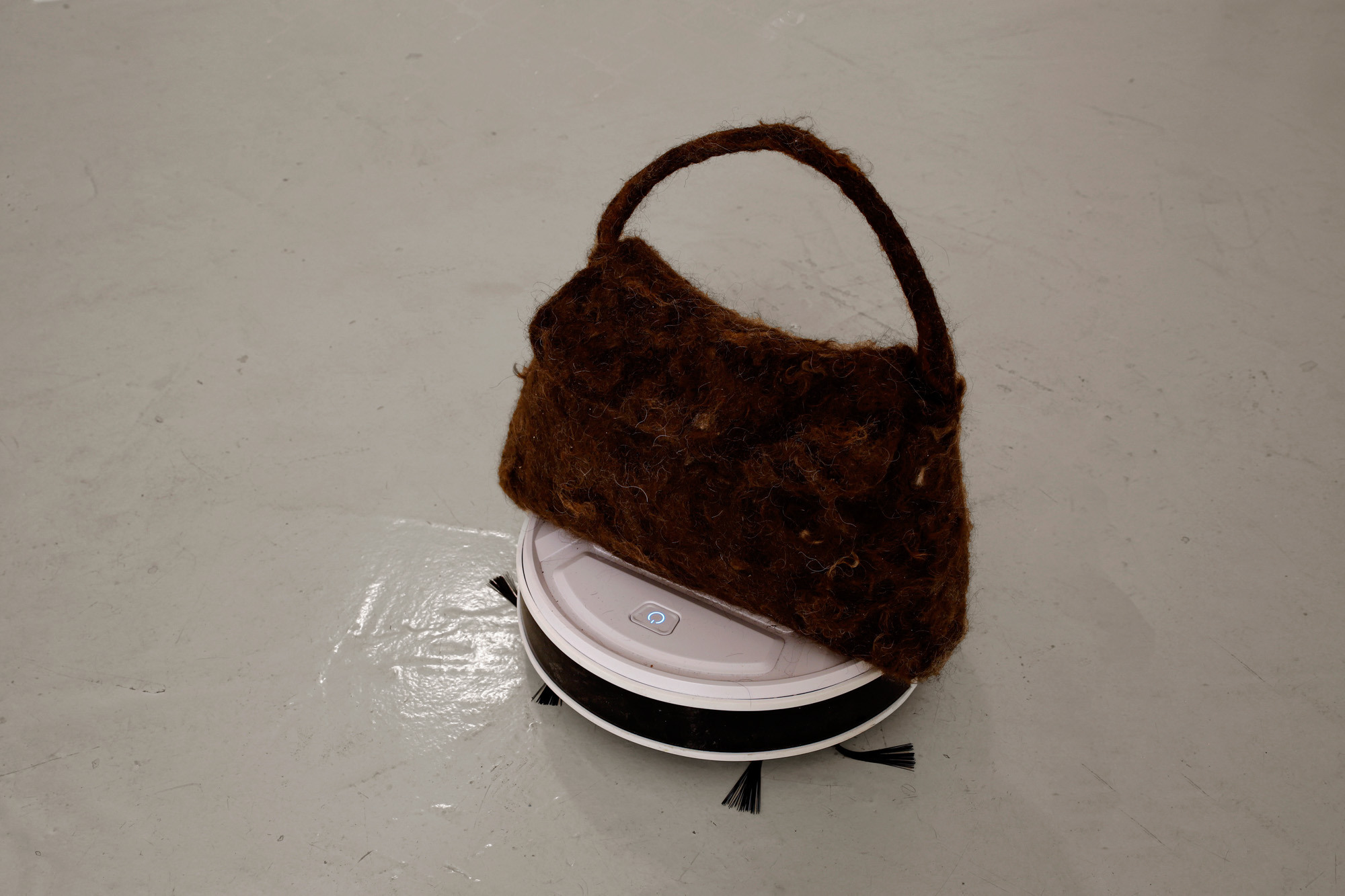 ClĂ©ment Faydit & Rozenn Voyer, Sans queue ni tĂȘte, dog hair felt bag, Lefant vacuum, 2024. Photo: Bruno Silva.