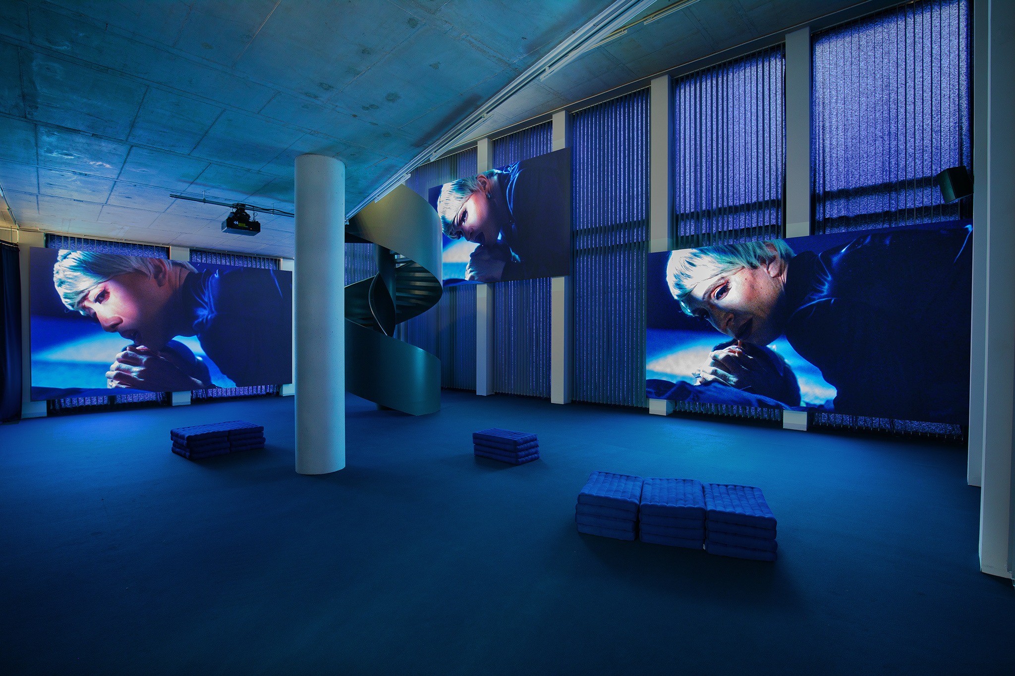 Brice Dellsperger, Body Double 39 (2024), 3 channel video installation, 12â44ââ, loop, color, sound, exhibition view Dortmunder Kunstverein 2024. Courtesy: the artist, Air de Paris, VG Bild-Kunst. Photo: Jens Franke