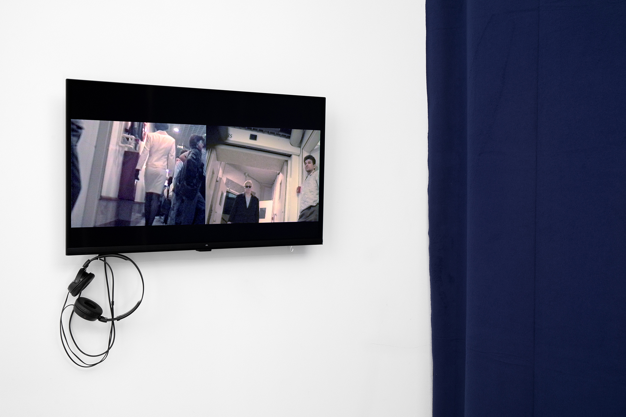 Brice Dellsperger, Eye Bags (1995), 2 channel video, 4â42ââ, loop, color, sound, exhibition view Dortmunder Kunstverein 2024. Courtesy: the artist, Air de Paris, VG Bild-Kunst. Photo: Jens Franke
