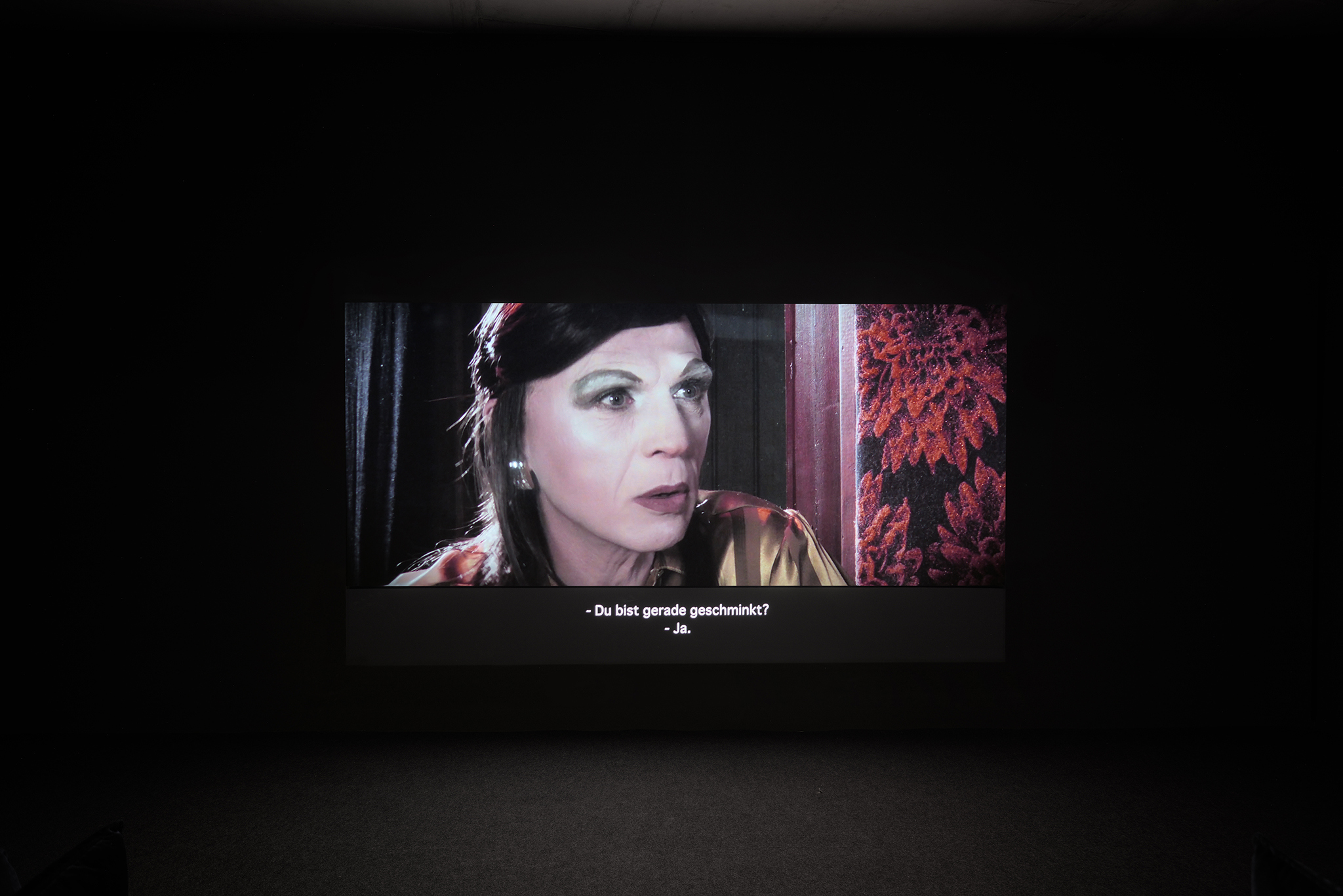 Brice Dellsperger, Body Double 40 (2024), 1 channel video installation, 1â45ââ, loop, color, sound, exhibition view Dortmunder Kunstverein 2024. Courtesy: the artist, Air de Paris, VG Bild-Kunst. Photo: Jens Franke