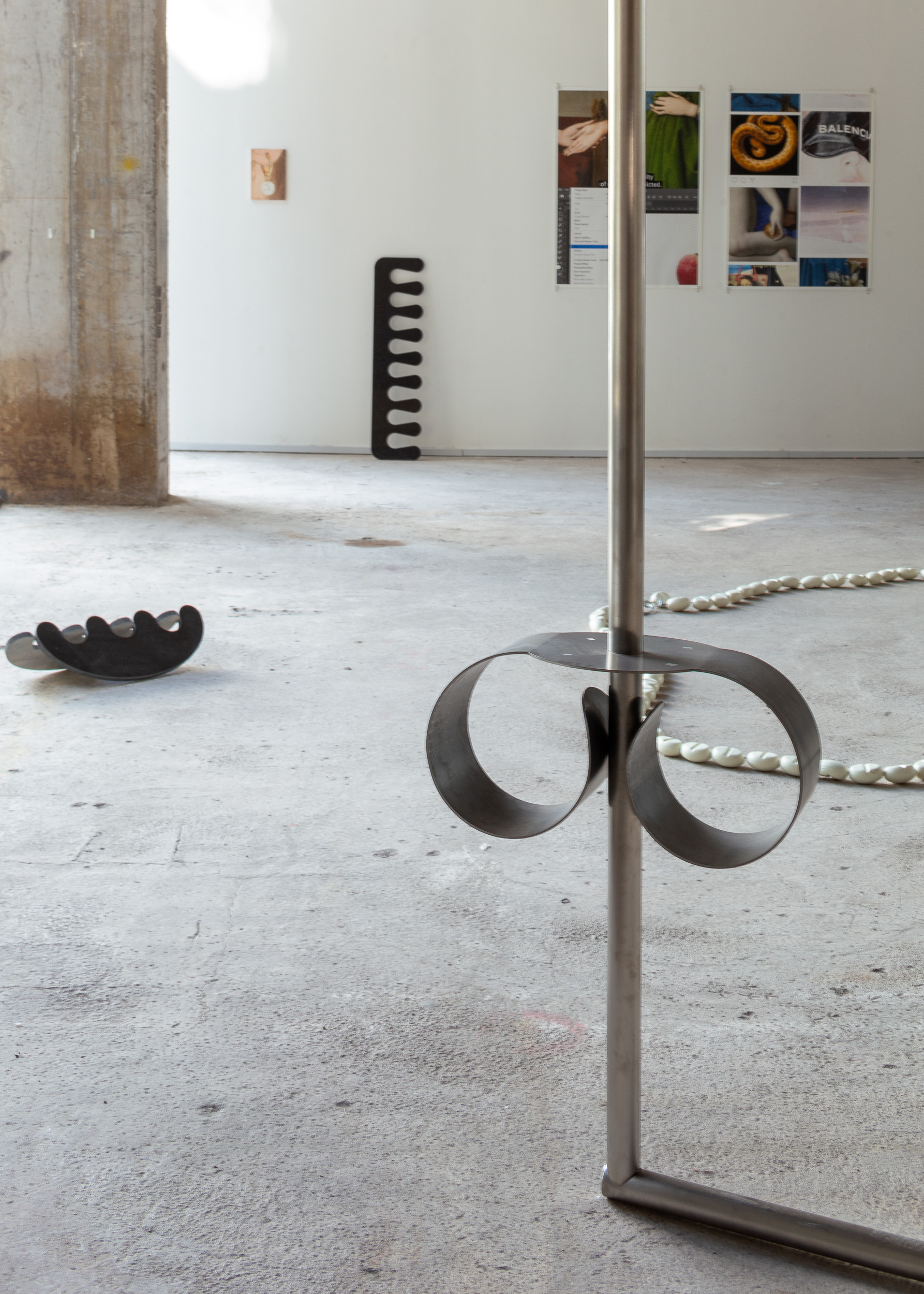 Cuidado Personal, installation view. Dominique Bradbury and Agustina Jarpa at OMA Galeria (Santiago, Chile). Image by Felipe Ugalde
