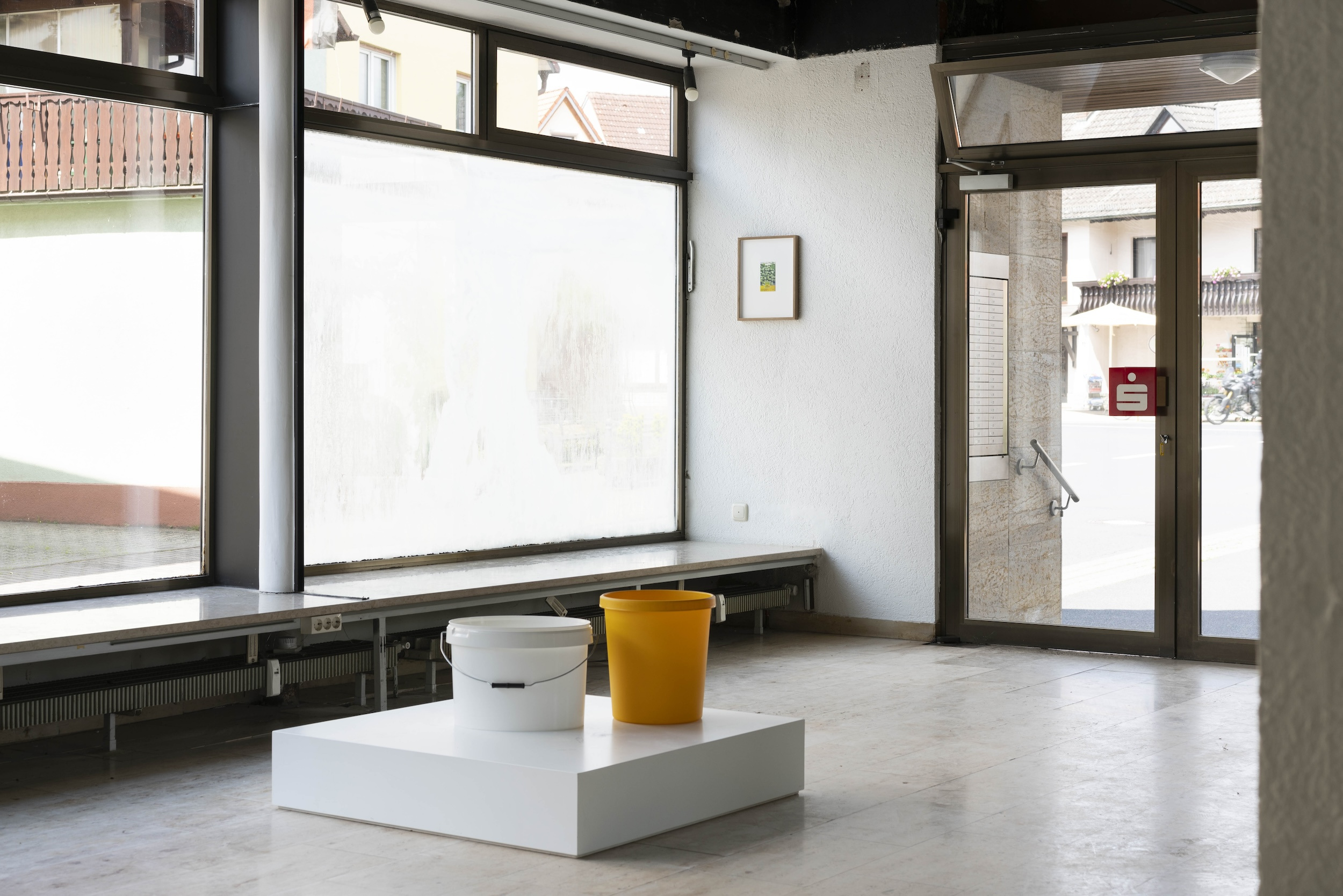 Erwin Wurm, 2 Buckets, One Minute, 1998/2016, Installation, Dimensionen variabel. Courtesy of the artist and KÖNIG GALERIE