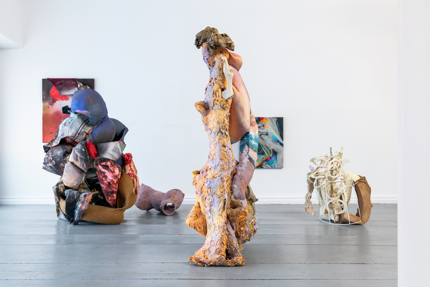 Sculptures from Fee KleiĂ