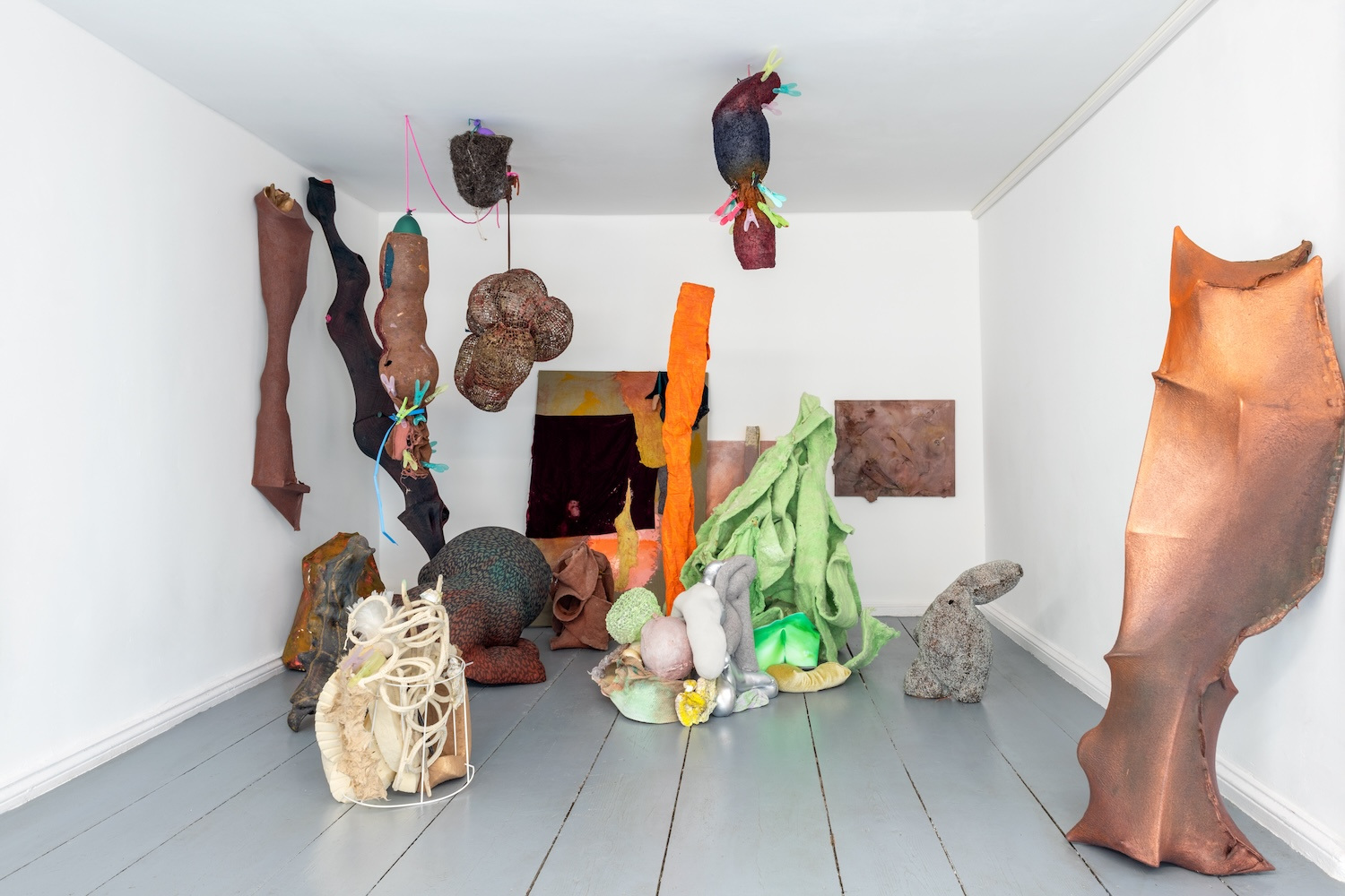 Sculptures from Fee KleiĂ