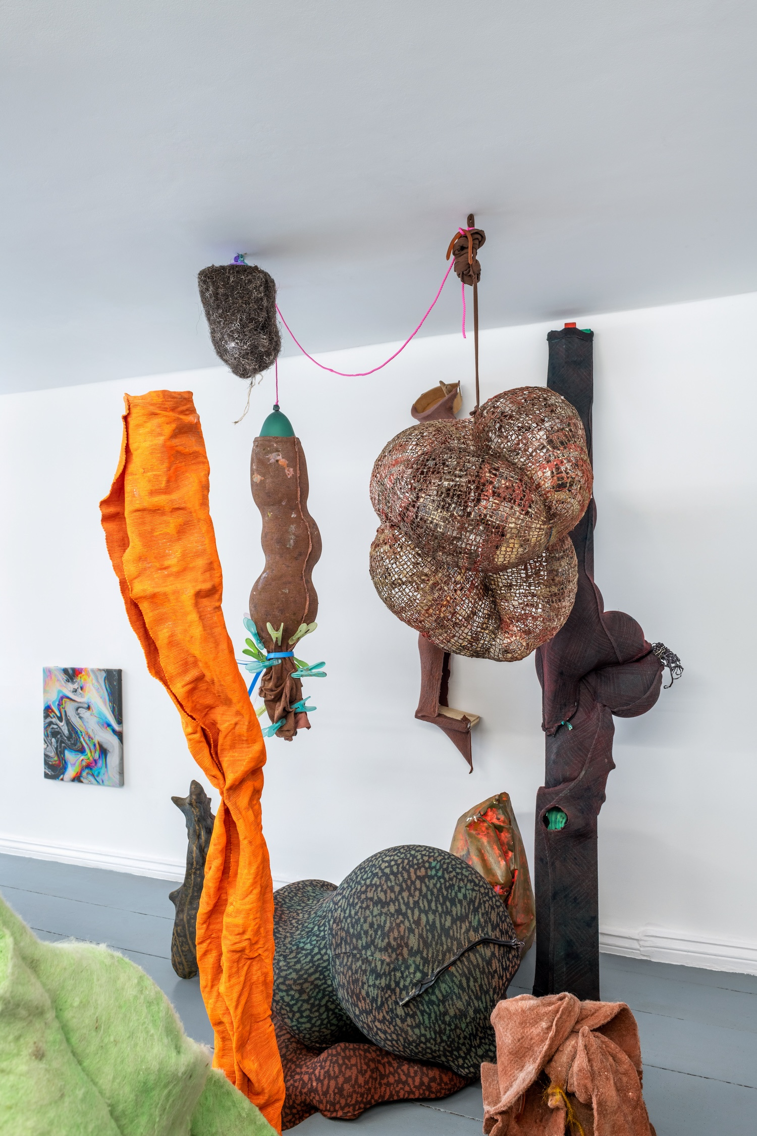 Sculptures from Fee KleiĂ