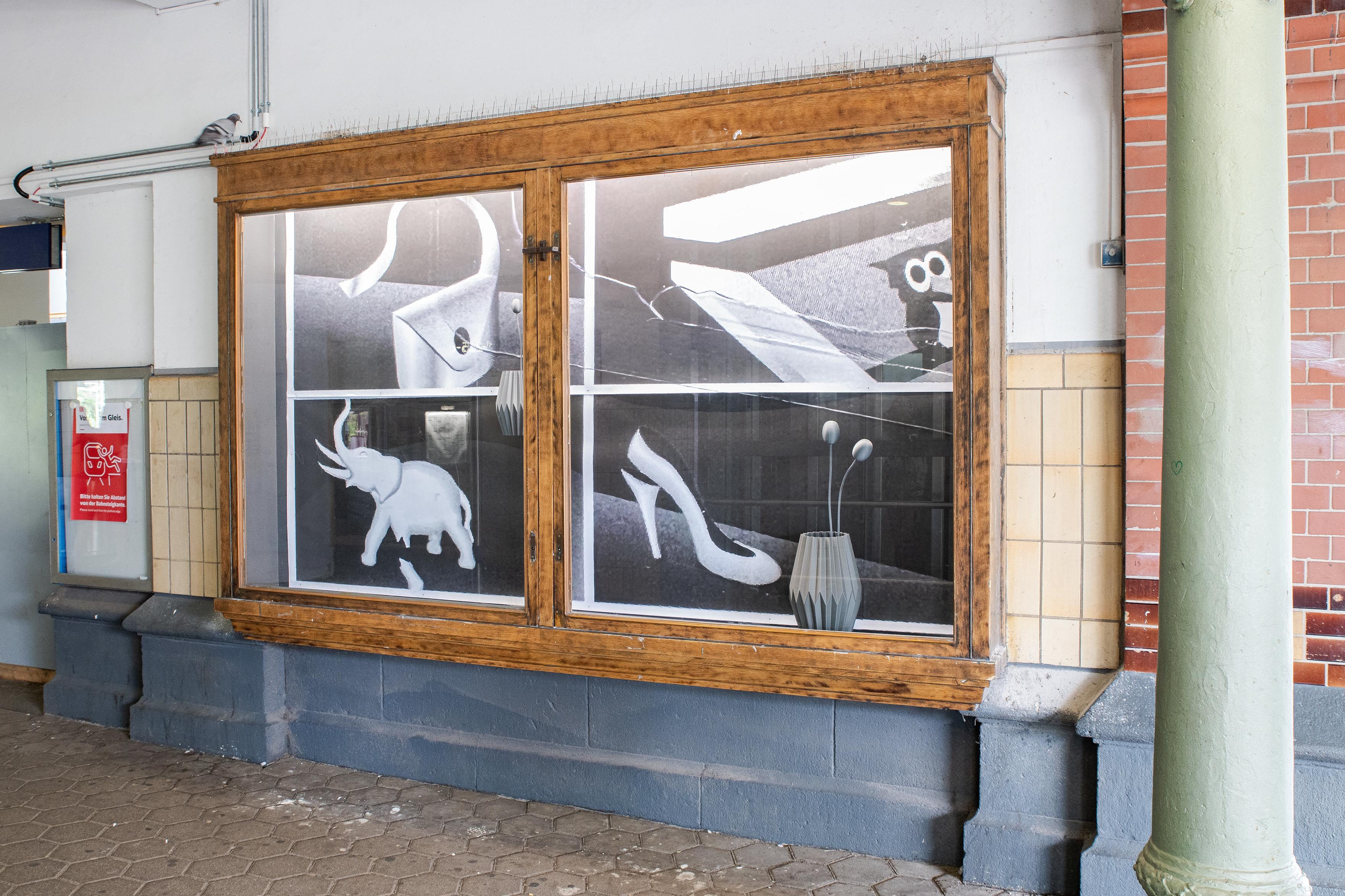 Anna Nero & Aldo Freund (ANNALDO), Once you see the pattern, things fall into place, 2024, Installation View, Kunstverein Harburger Bahnhof, photo: Maik GrÀf