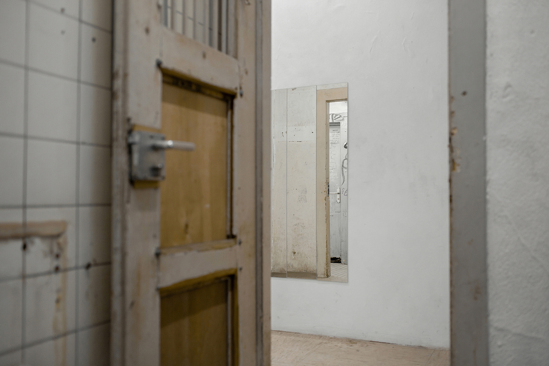 Sanna Helena Berger, Raumwiderspiegelung, 2024, mirrors