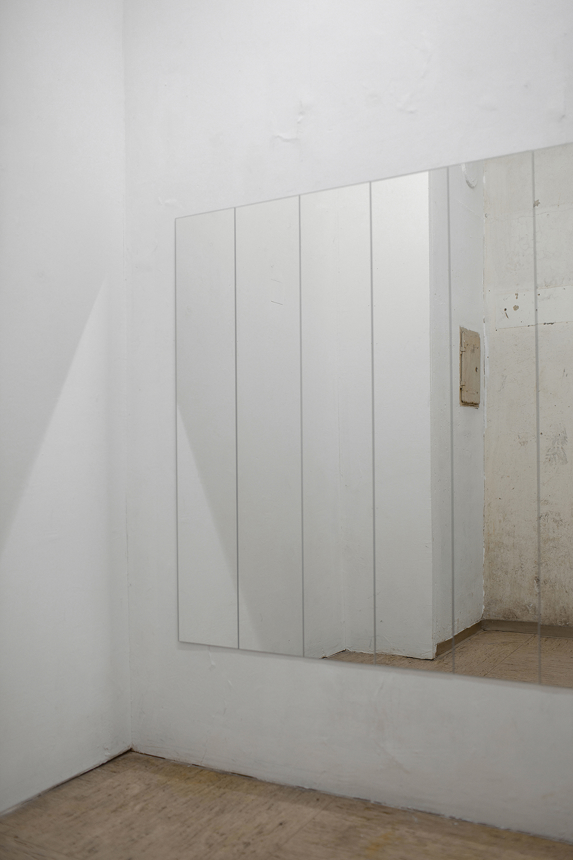 Sanna Helena Berger, Raumwiderspiegelung, 2024, mirrors
