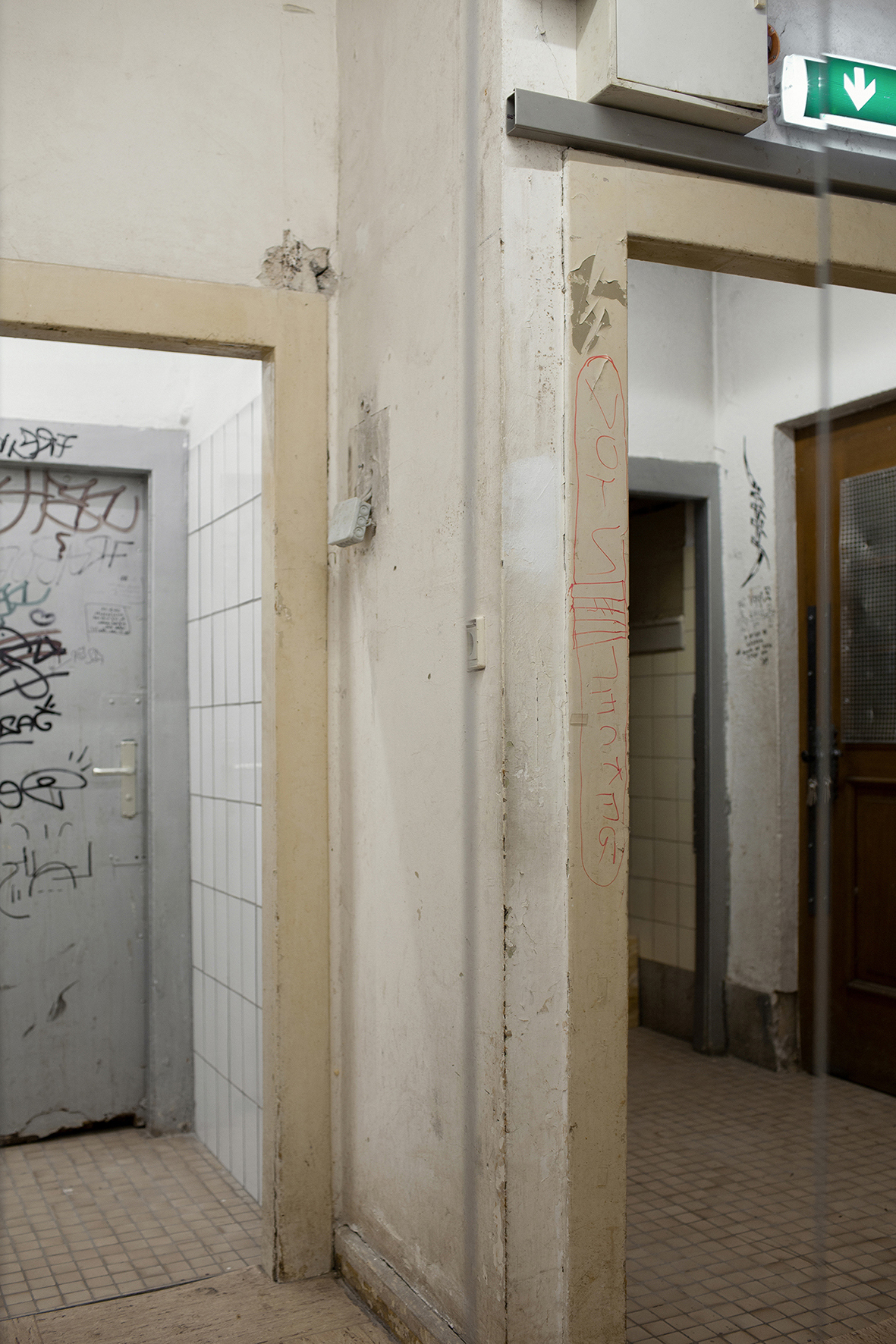 Sanna Helena Berger, Raumwiderspiegelung, 2024, mirrors