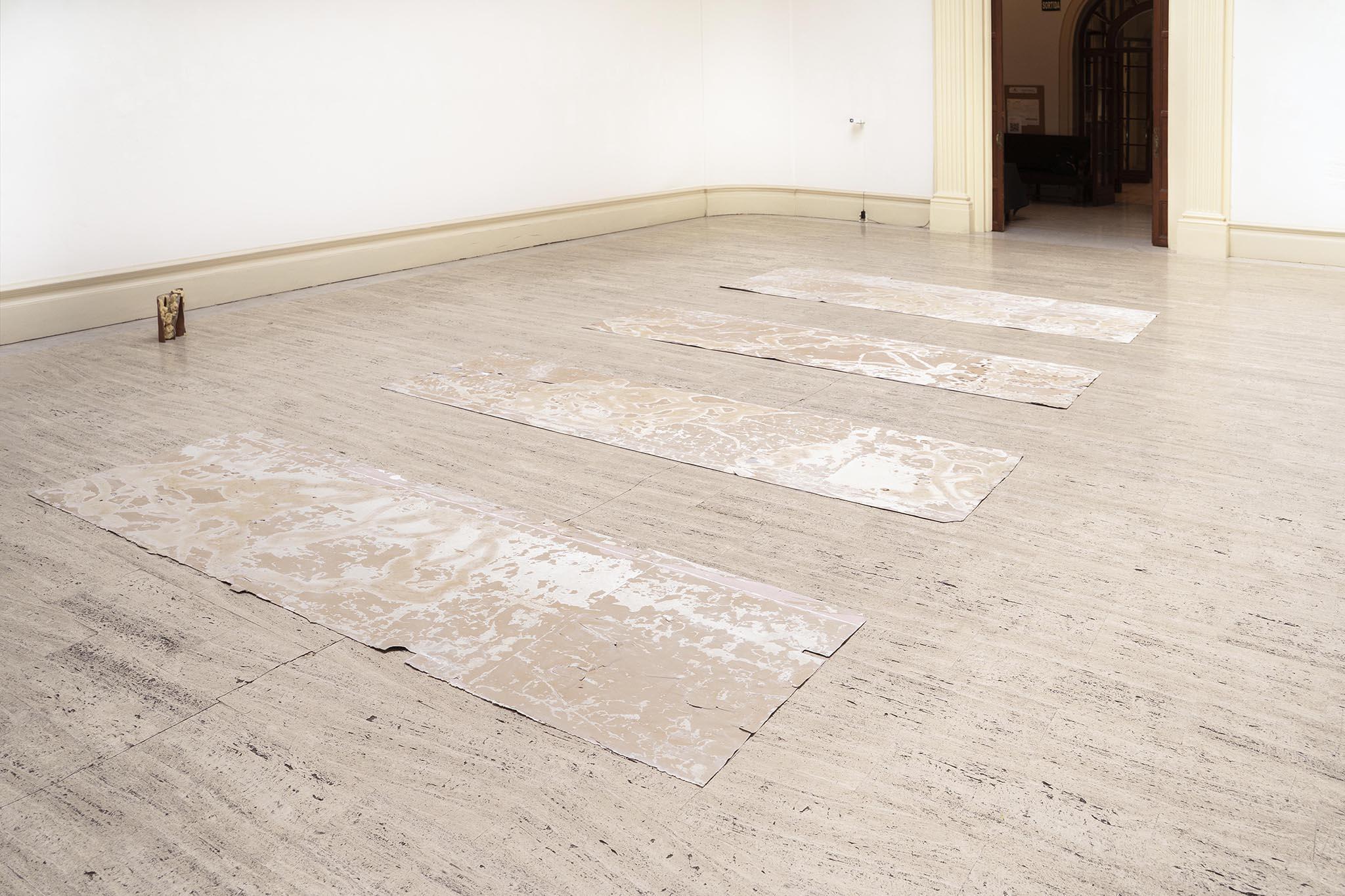 folus (aura), 2022-2024. Cardboard, plaster, plastic paint, fabric, cellulose glue. 0,1 x 655 x 310 cm