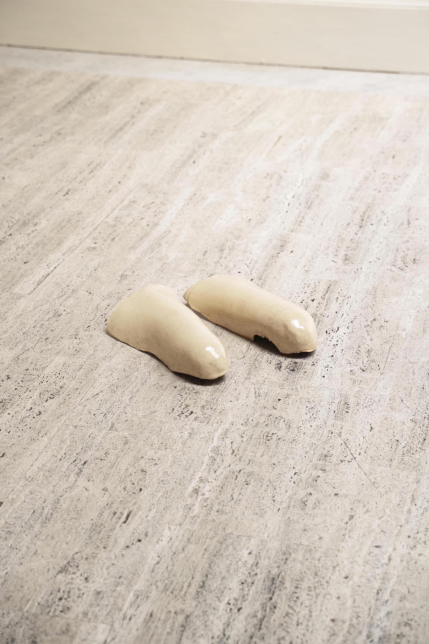 ◠◠, 2024. High-temperature ceramics fired in oxygen reduction, dried flowers, wax. 9,5 x 47 x 40 cm