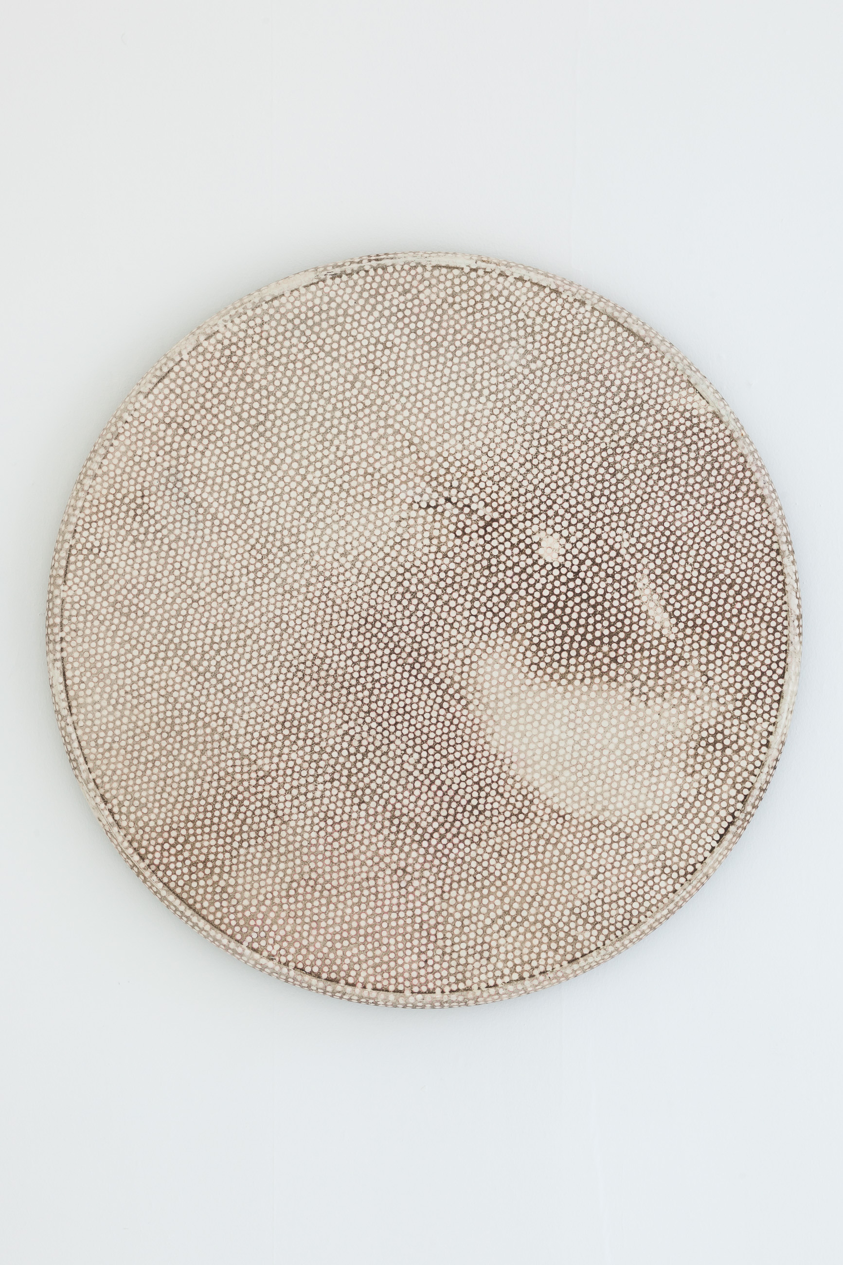 Alexandra Phillips, Sun Tea, 2023, plastic table, colored pencil, Ø 81 cm, courtesy: Collection Joep van Lieshout, Rotterdam, NL