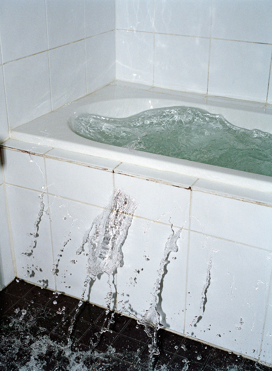 Ronya Hirsma, "Untitled", 2023 (Pigment print, edition of 5 + 2 AP, 100 x 73 cm).