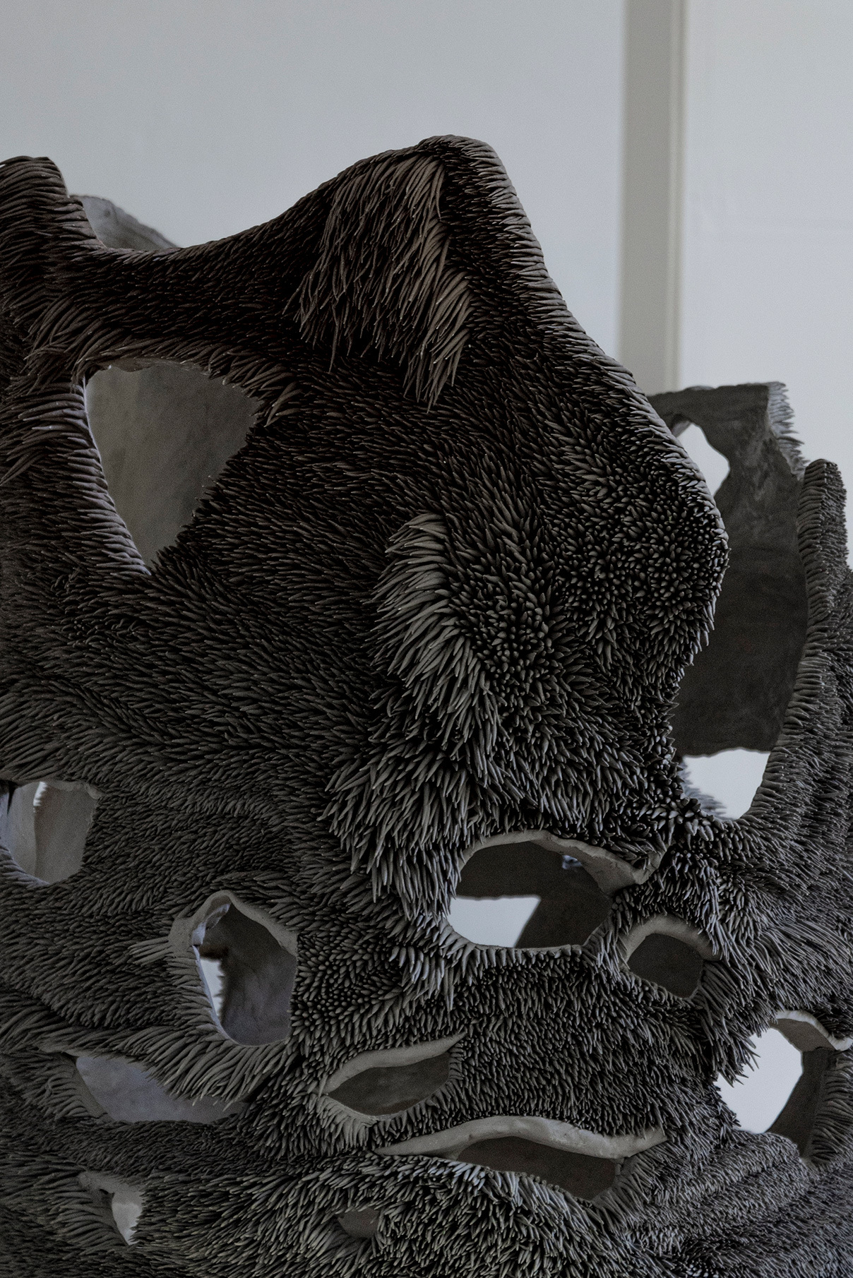 a circular plot of land, 2024, 72 x 72 x 145 cm, ceramic, steel, Photography : Marlene Mauer