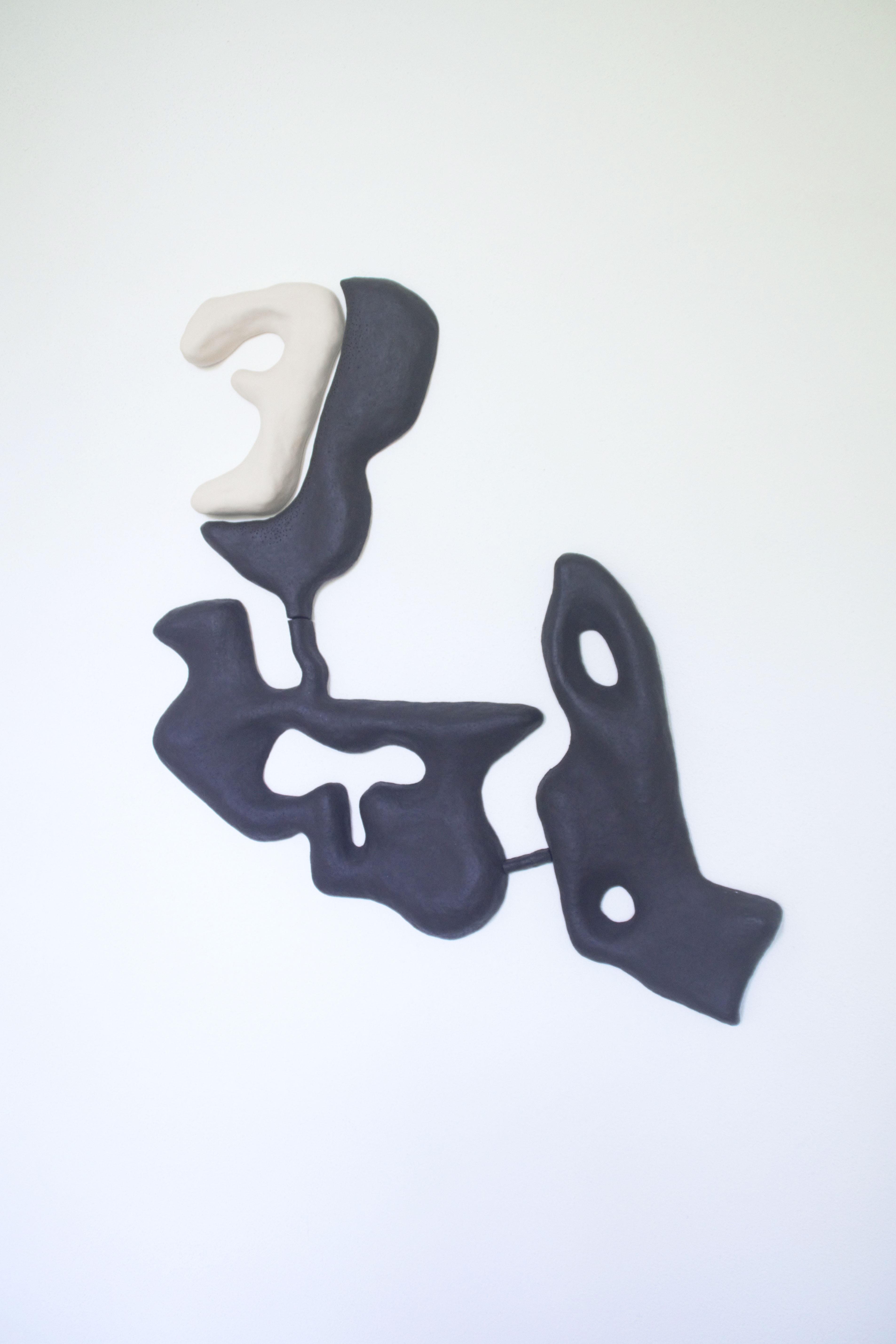 deaf formations, 2024, 90 x 85 x 5 cm, ceramic, Photography : Sonia Titel