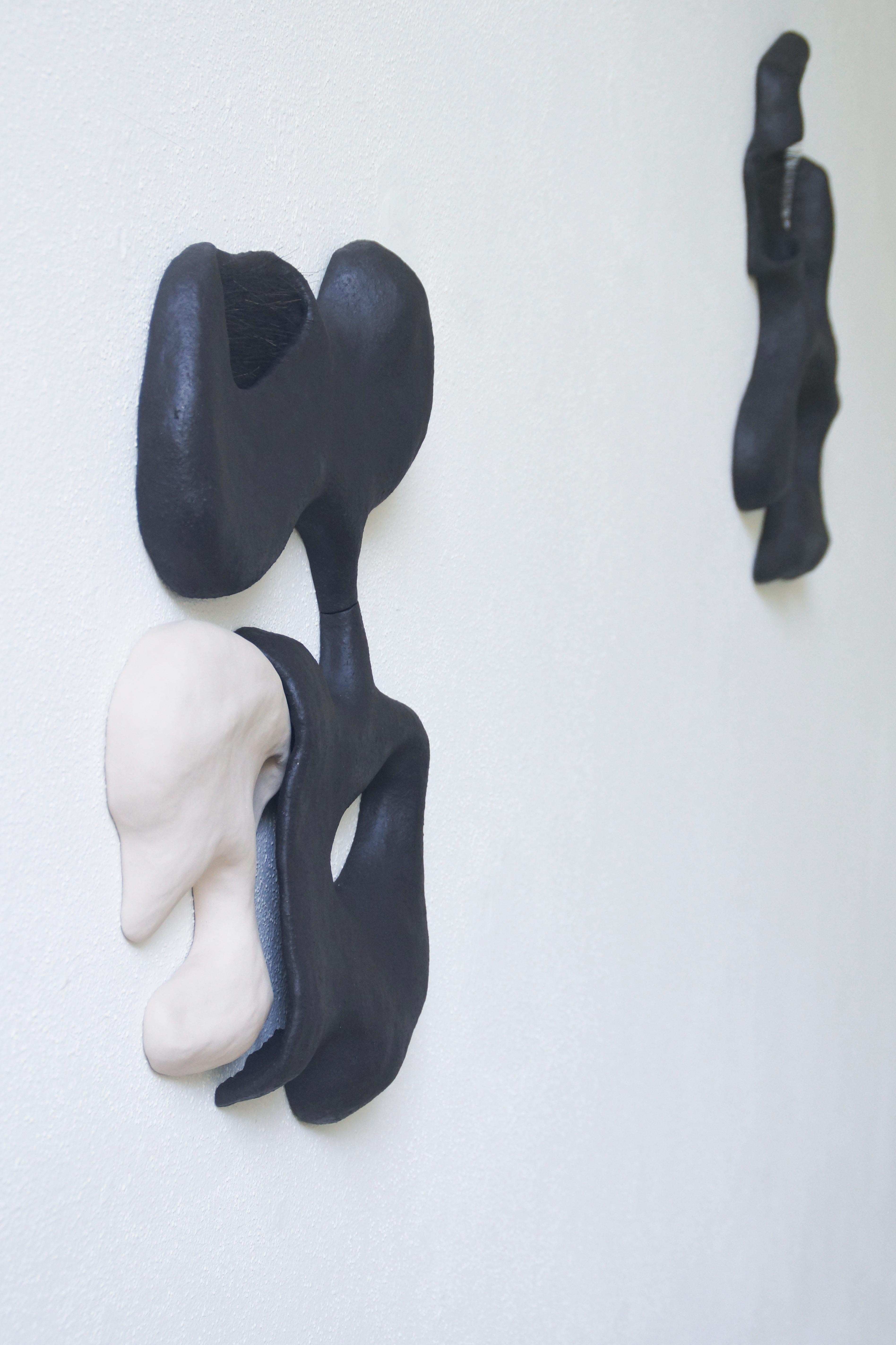 deaf formations, 2024, 50 x 45 x 6 cm, 54 x 40 x 6 cm, ceramic, arenga fibers, Photography : Sonia Titel