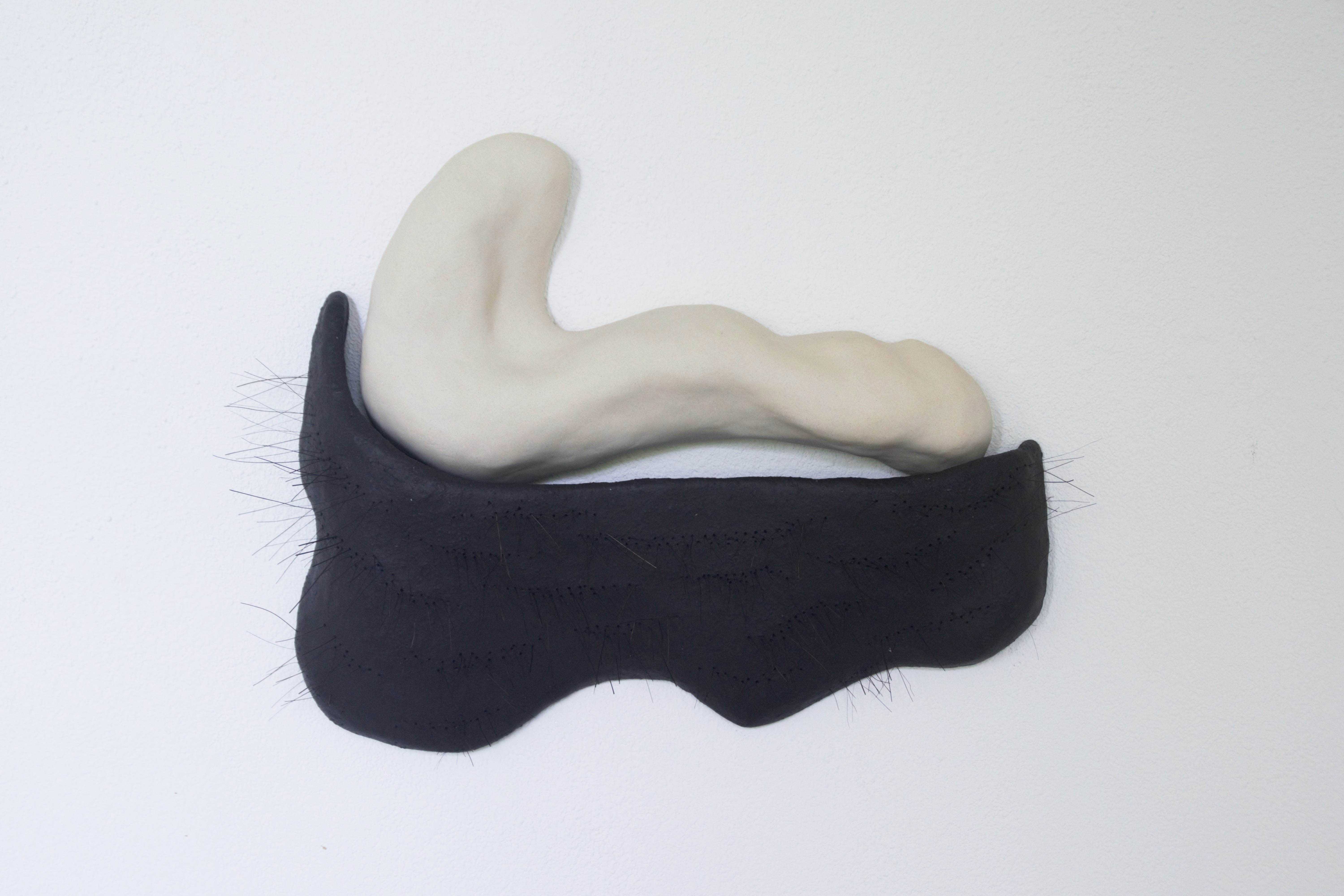 deaf formations, 2024, 30 x 37 x 6 cm, ceramic, arenga fibers, Photography : Sonia Titel