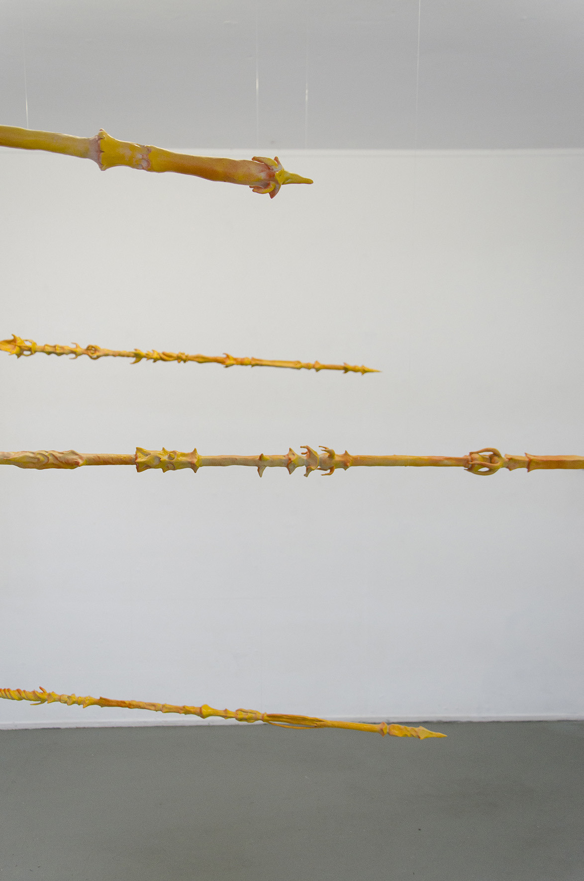 Strahlen, 2024, luftgetrockneter Ton, Aluminium, Epoxyharz, Farbe. Variable Grösse