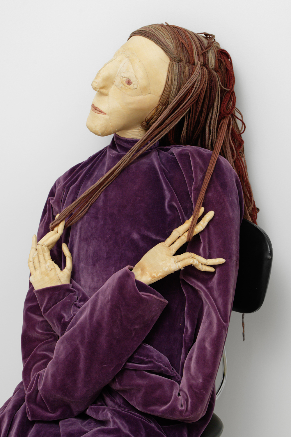 Eva Aeppli, Weibliche Figur (Frieda) (detail), 1965, purple velvet stitched and lined gray fabric, 215.9 x 75 x 30 cm, unique