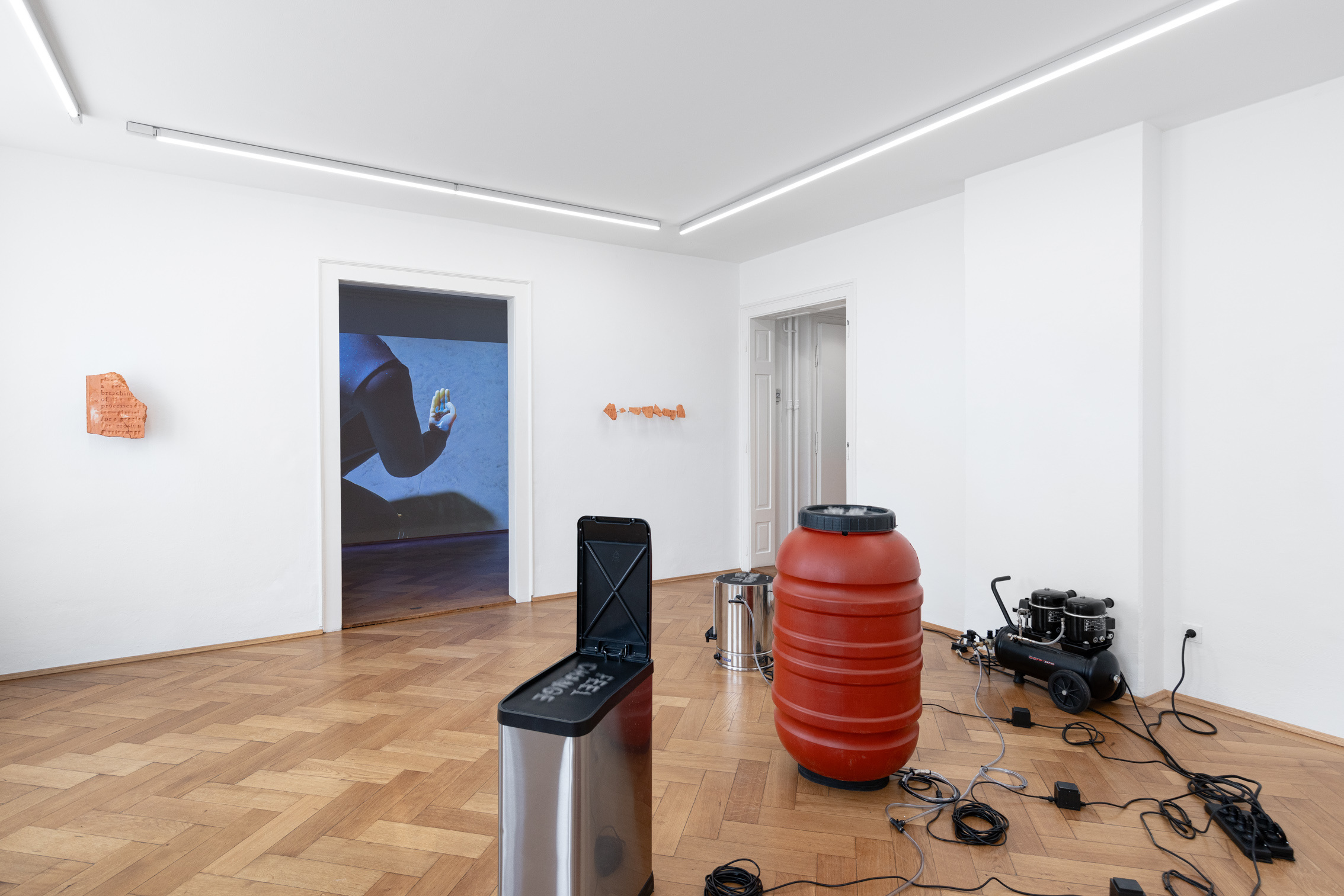 Installation view, Lennart Lahuis & Paul Valentin: Solid Currents, Britta Rettberg Munich, 2024.