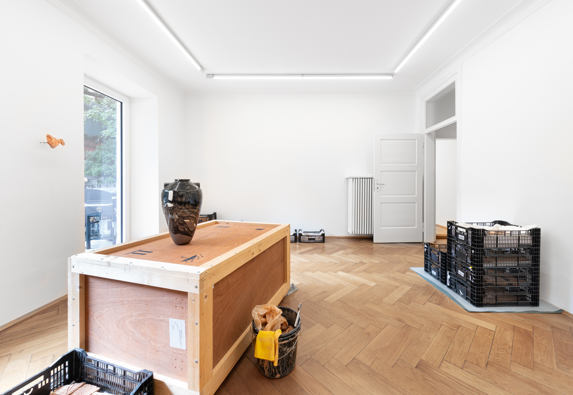 Installation view, Lennart Lahuis & Paul Valentin: Solid Currents, Britta Rettberg Munich, 2024.