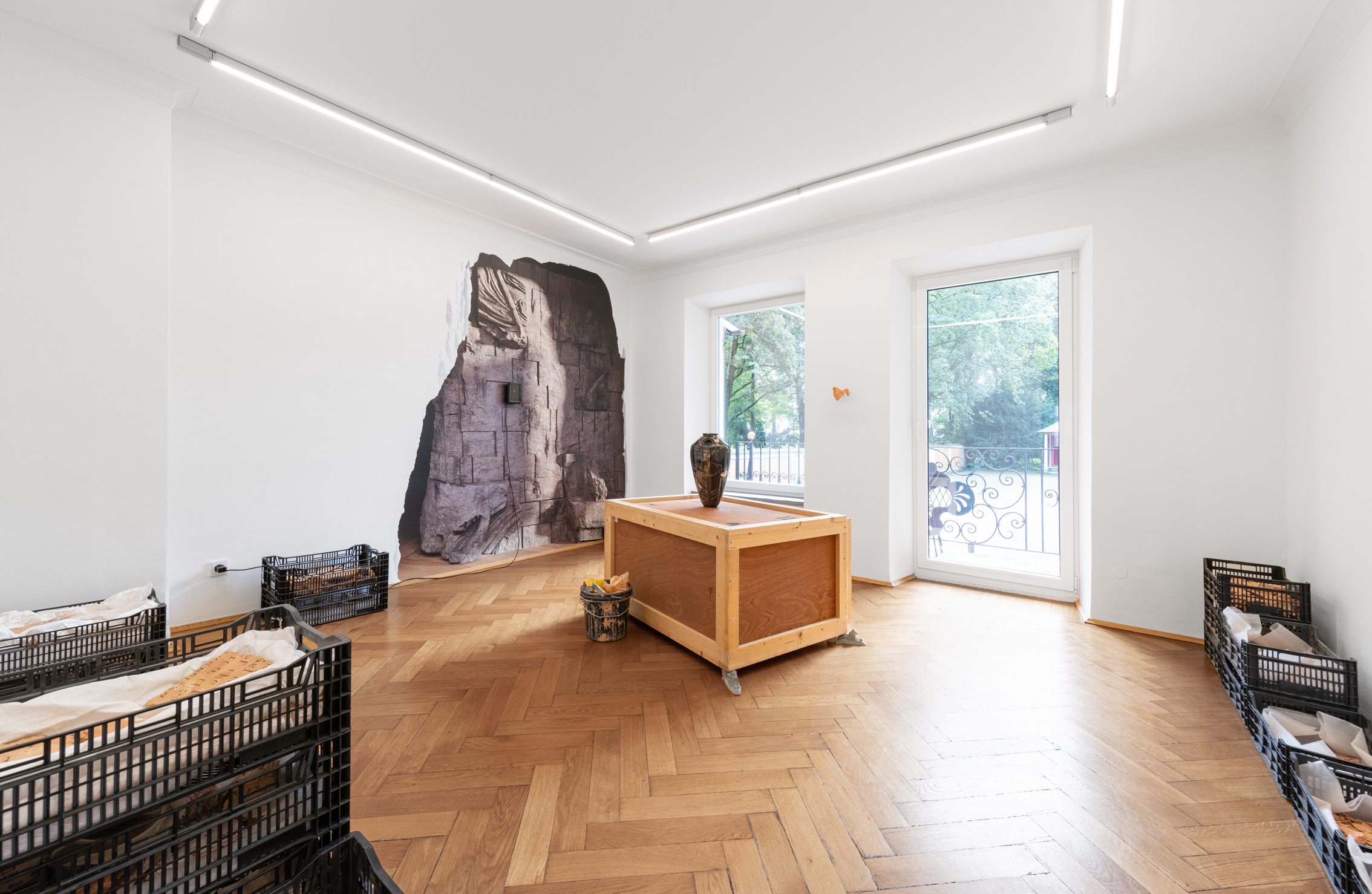 Installation view, Lennart Lahuis & Paul Valentin: Solid Currents, Britta Rettberg Munich, 2024.