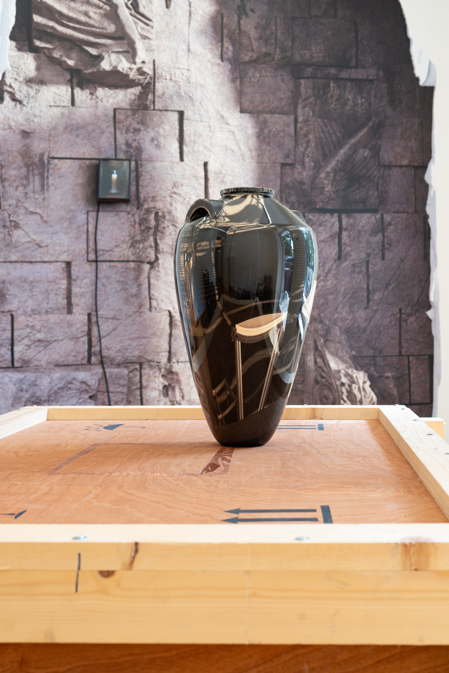 Installation view, Lennart Lahuis & Paul Valentin: Solid Currents, Britta Rettberg Munich, 2024.