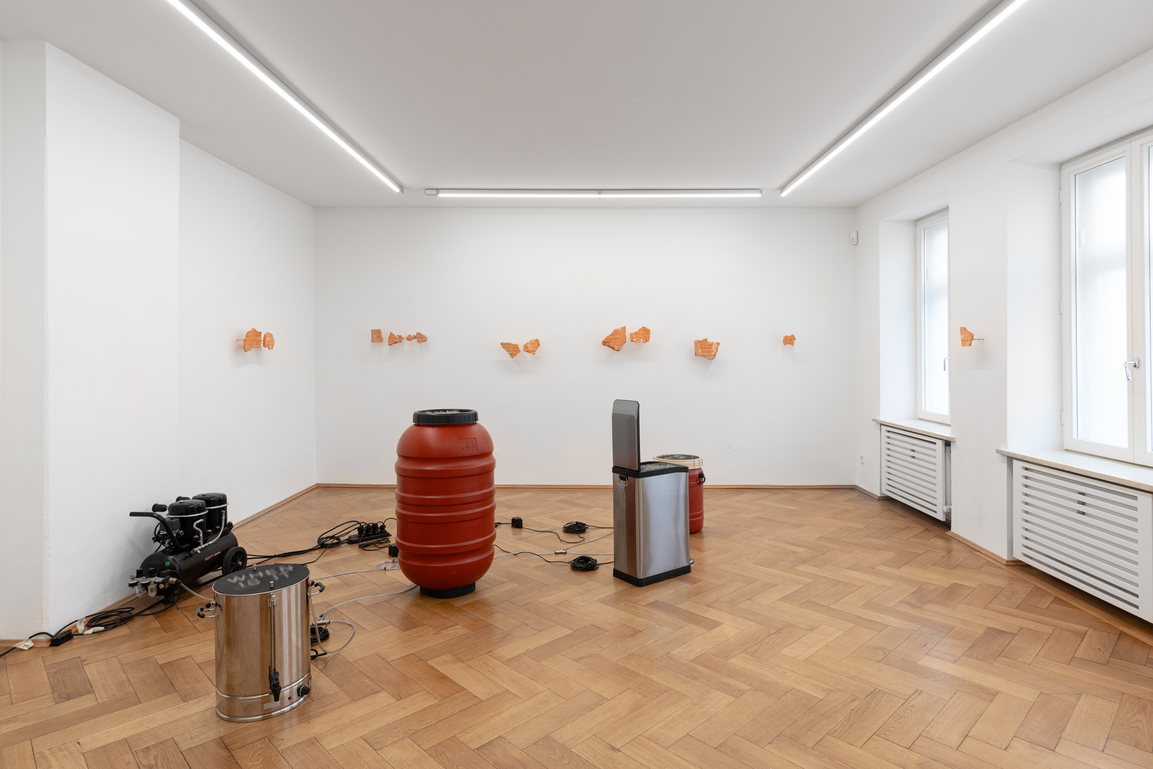 Installation view, Lennart Lahuis & Paul Valentin: Solid Currents, Britta Rettberg Munich, 2024.
