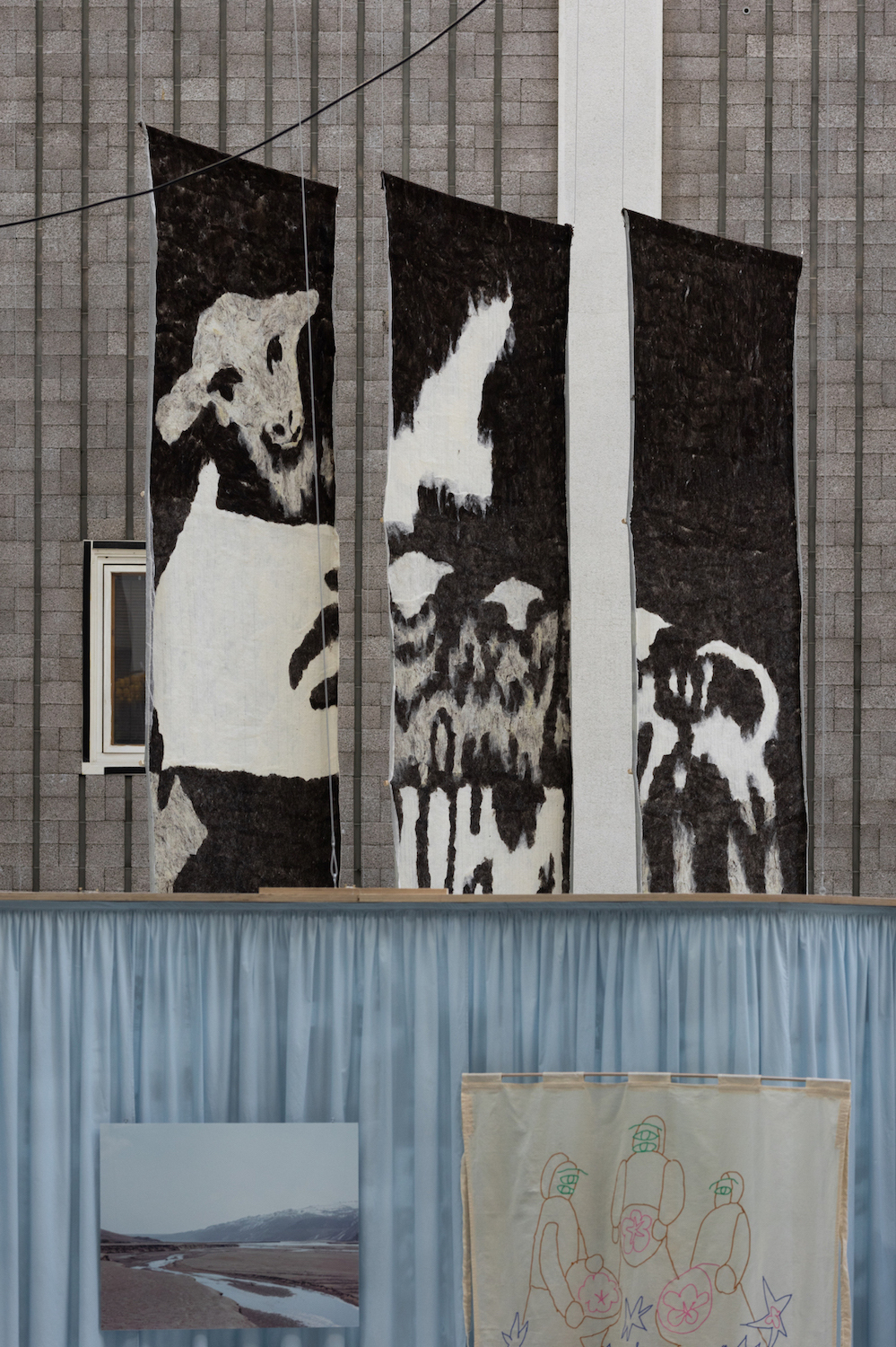 Kateřina Konvalinová & Judita Levitnerová, Rusty Sheep Dreaming, 2024, exhibition view, National Gallery Prague – Trade Fair Palace © Jonáš Verešpej