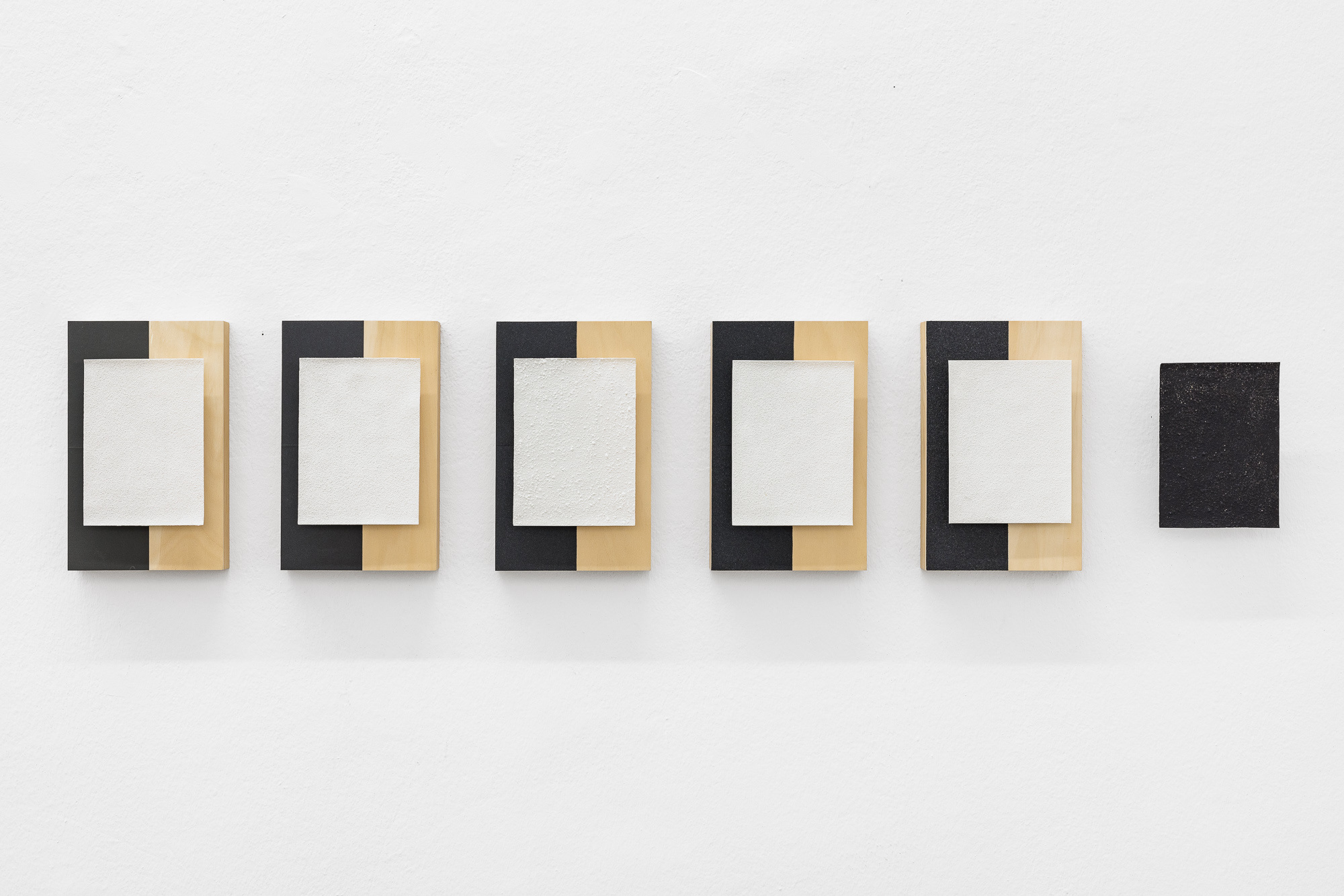 Magda CSUTAK Ich fange das Licht, es wird schwarz, 1997 - 98 wood, Sio2 (Siliziumoxid) of different grain size, porcelain, photo emulsion 21 x 14 x 4,5 cm Courtesy the artist and Christine König Galerie, Vienna