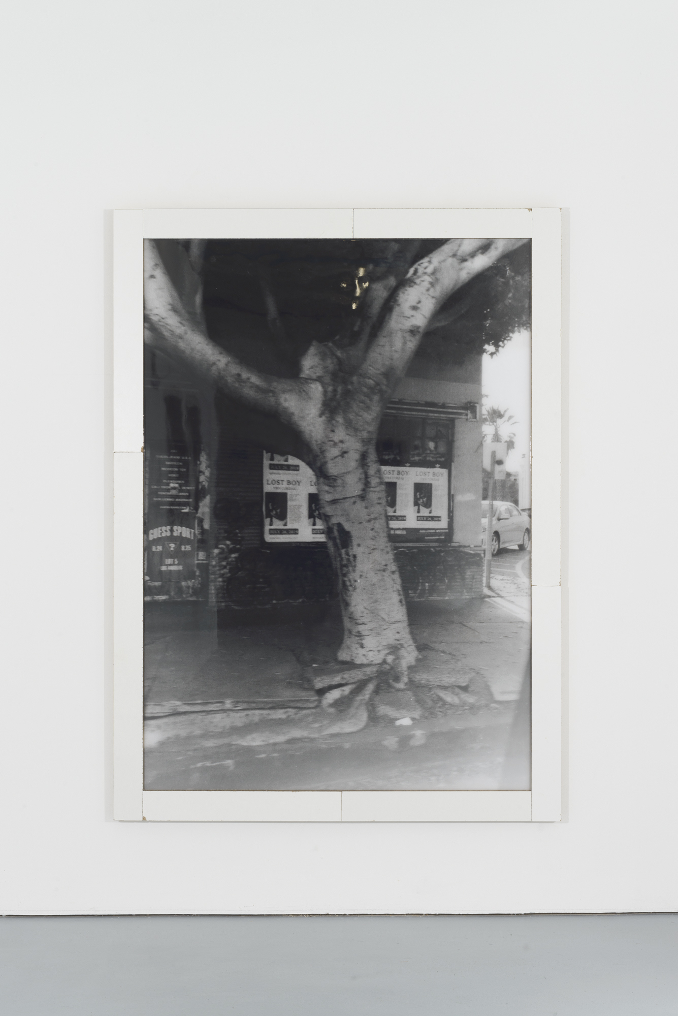 Yvan Alvarez, « IMG_8966 », 2024, Black and white silver gelatin print, wood, resin, 194 x 142 x 4 cm / Photo : YAL / Courtesy : the artists and Standard/Deluxe