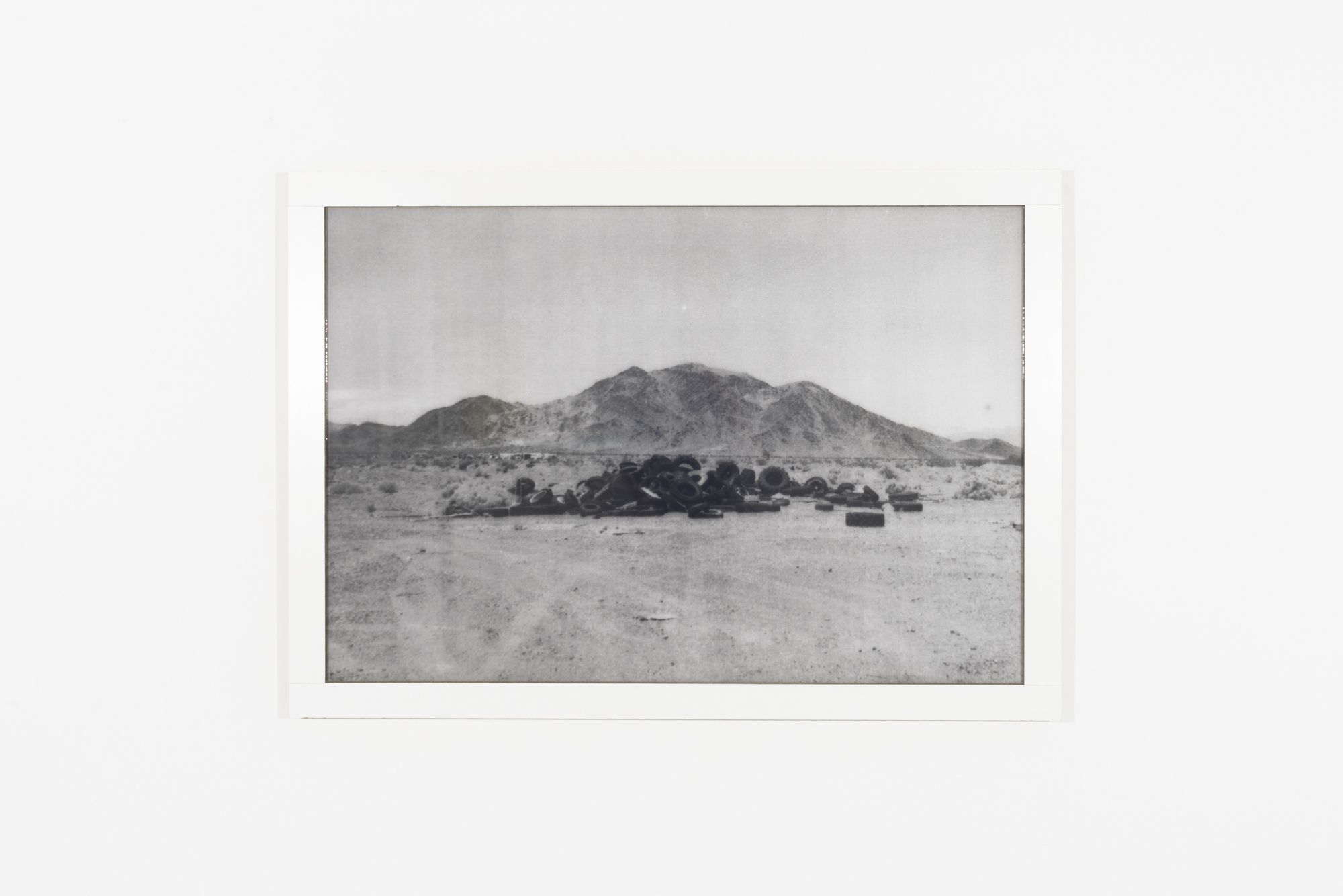 Yvan Alvarez, « _354 », 2024, Black and white silver gelatin print, wood, resin, 106 x 150 x 4 cm / Photo : YAL / Courtesy : the artists and Standard/Deluxe