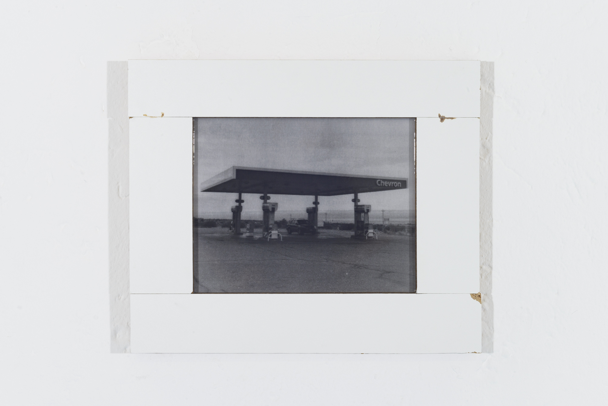 Yvan Alvarez, « 018 », 2024, Black and white silver gelatin print, wood, resin, 50 x 59,5 x 4 cm / Photo : YAL / Courtesy : the artists and Standard/Deluxe