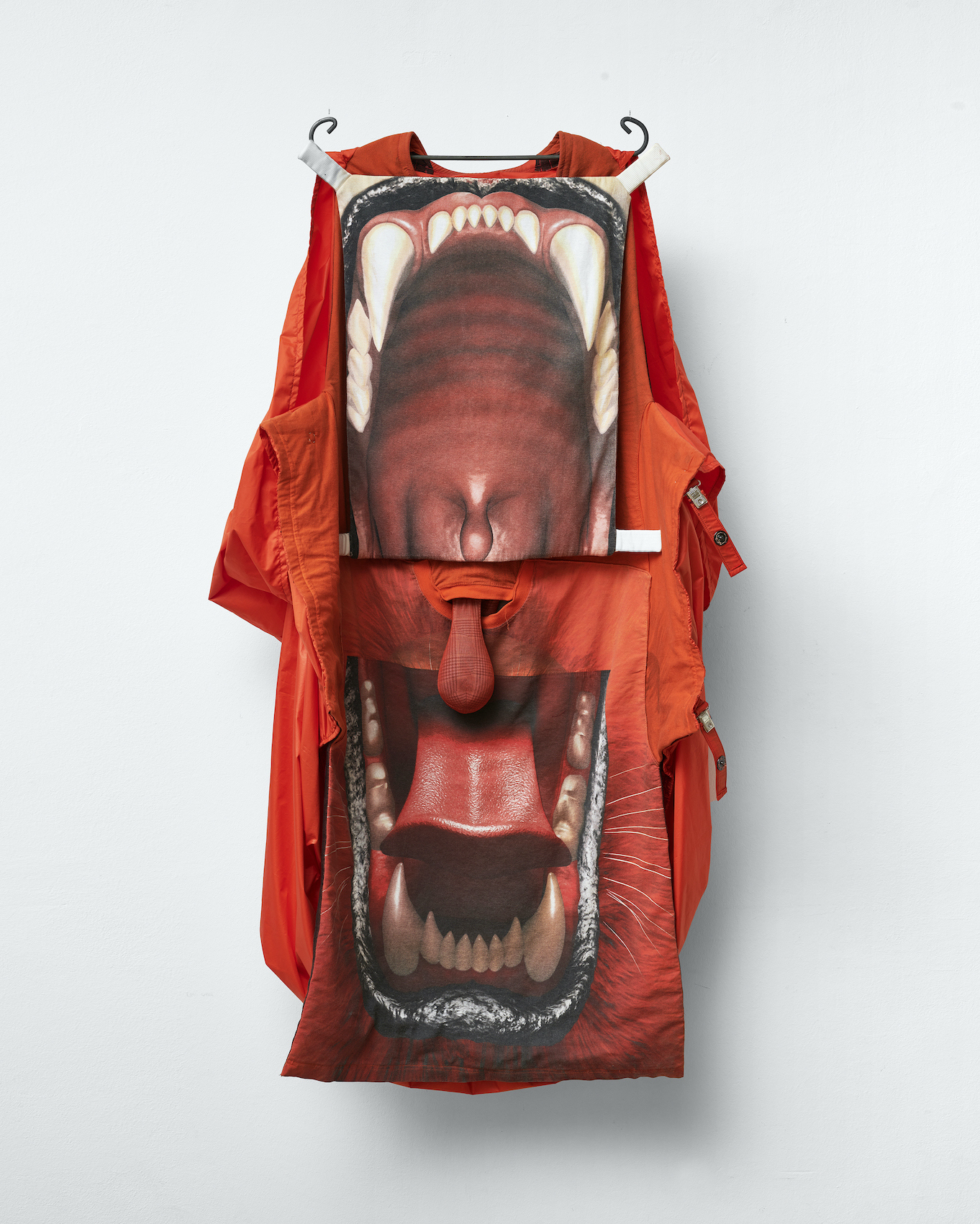 Bela Juttner, Bite dress, 2023, Nylon, readymade T-shirt (cotton jersey, digital print), horsehair, magnets, linen and rice
