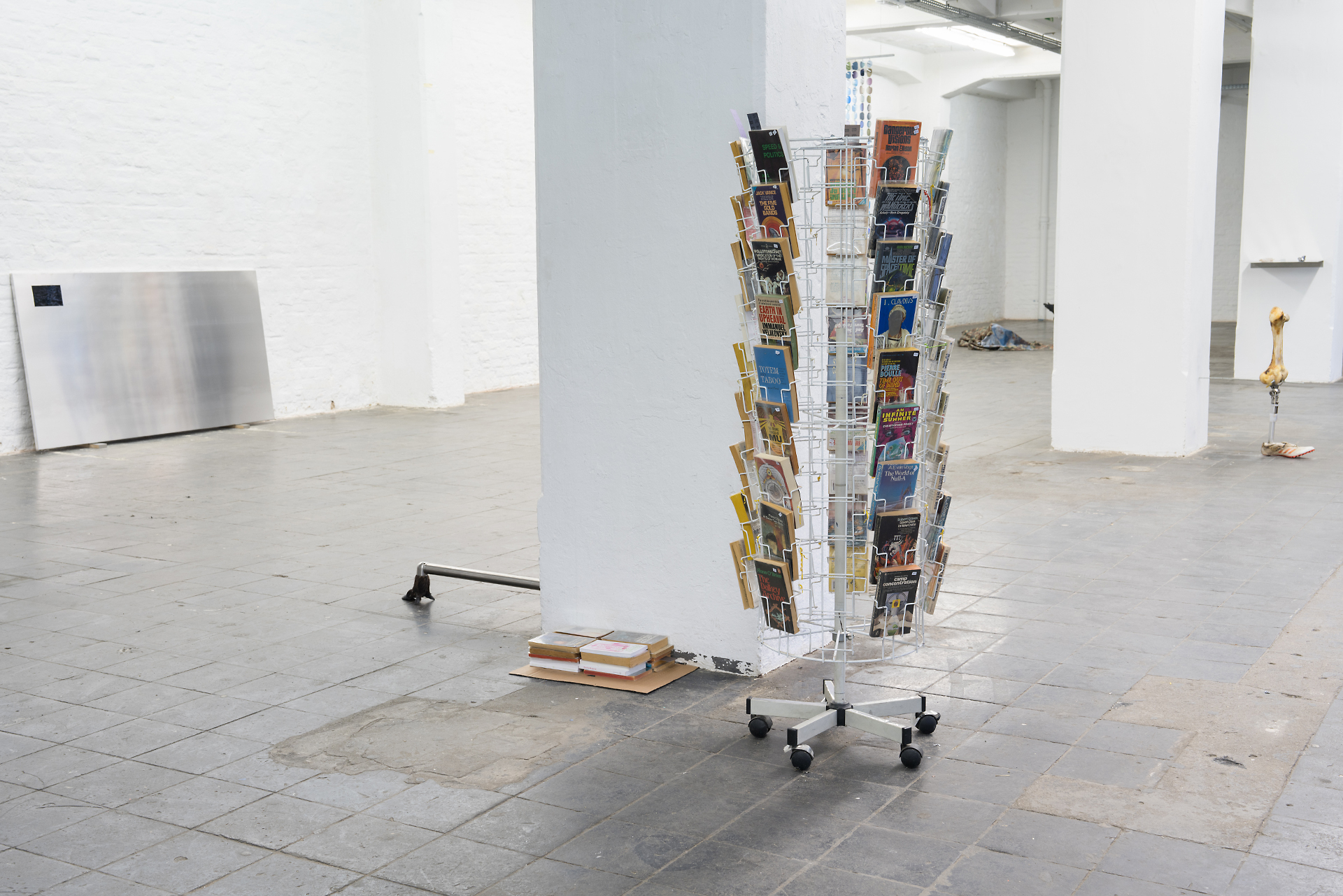 Exhibition view: Frances Scholz, Marc von Schlegell, Nicolas Lamas