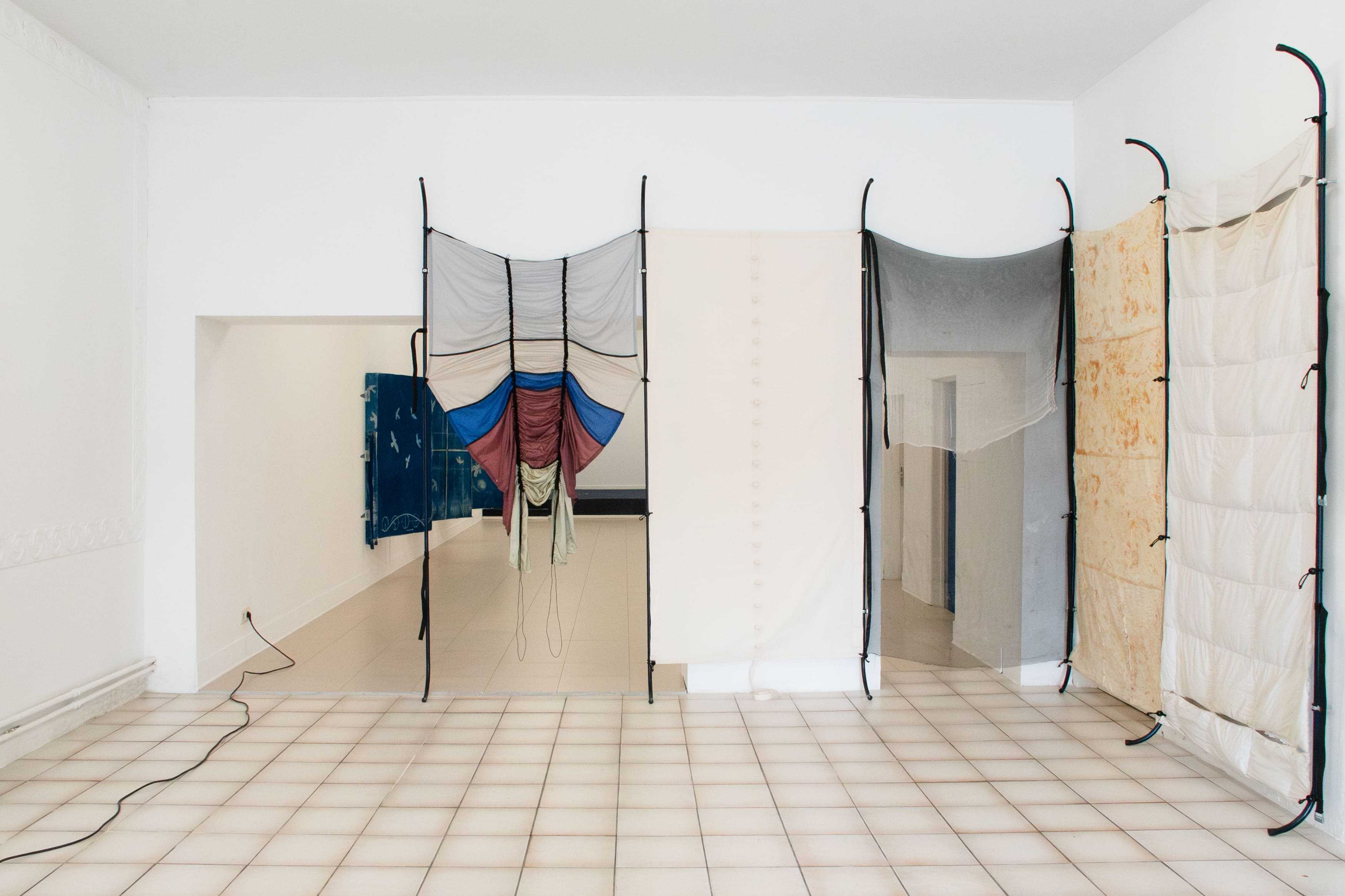 Leolie Greet, walking faster than words, an intuition tries to catch her up with a slight dramatic gait, 2024. Second Impressions, 14.09-20.10.24, KOMPLOT. Image Sara Hamedi