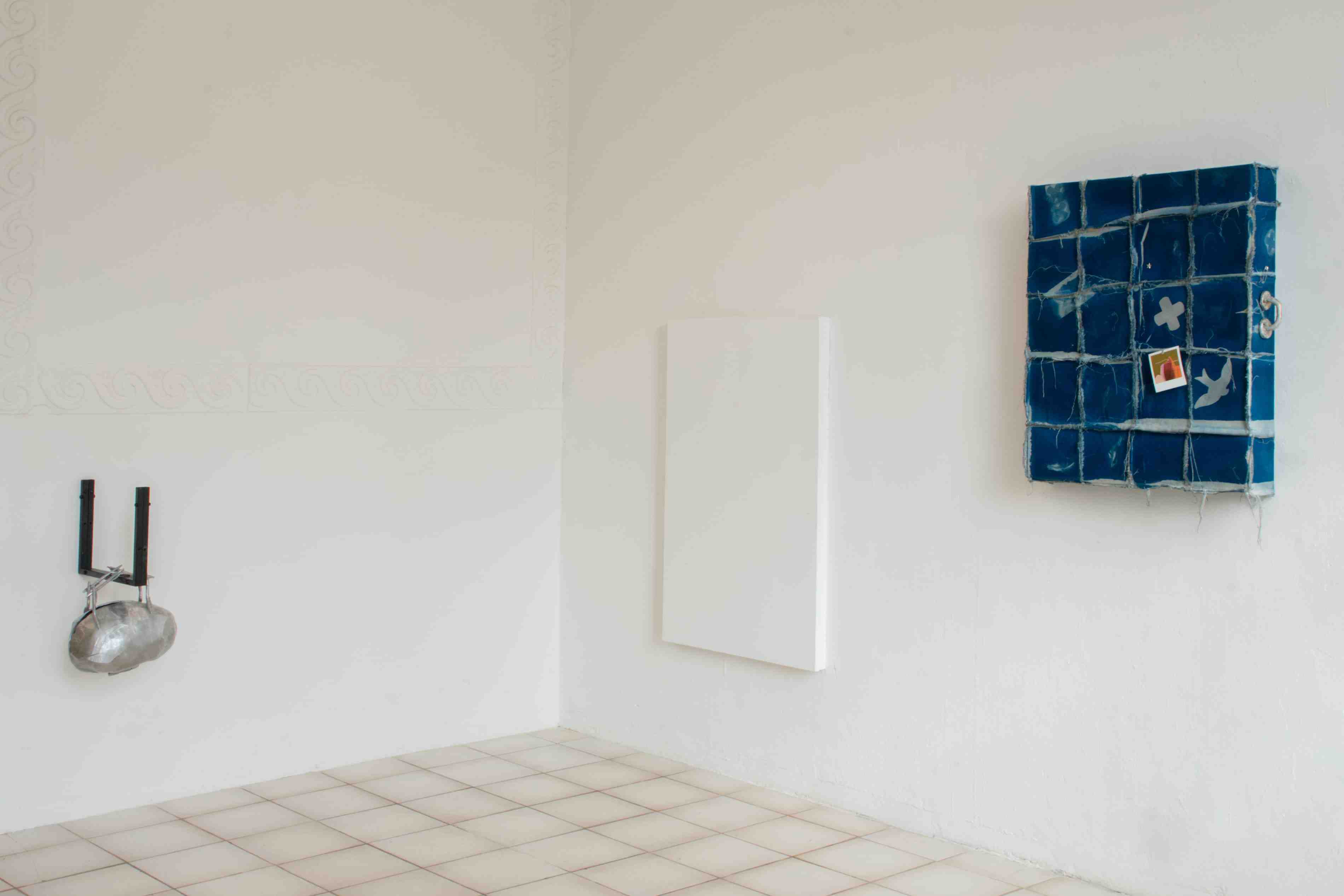 Gil Pellaton, Bo Buttefly. Coquetries 1+2, 2024. Maya Hottarek, Offgrid, cyanotype on cotton, wood, aluminium cast, polaroid, safety pin, lucky charm, 2024. Second Impressions, 14.09-20.10.24, KOMPLOT. Image Sara Hamedi