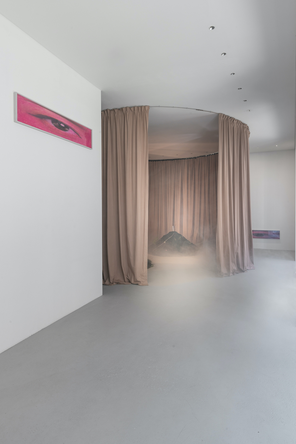 Installation view, dirt, 2024 | Jenna Sutela and Pamela Rosenkranz | Courtesy of max goelitz and Sprüth Magers | Copyright of the artists | Photo: Dirk Tacke