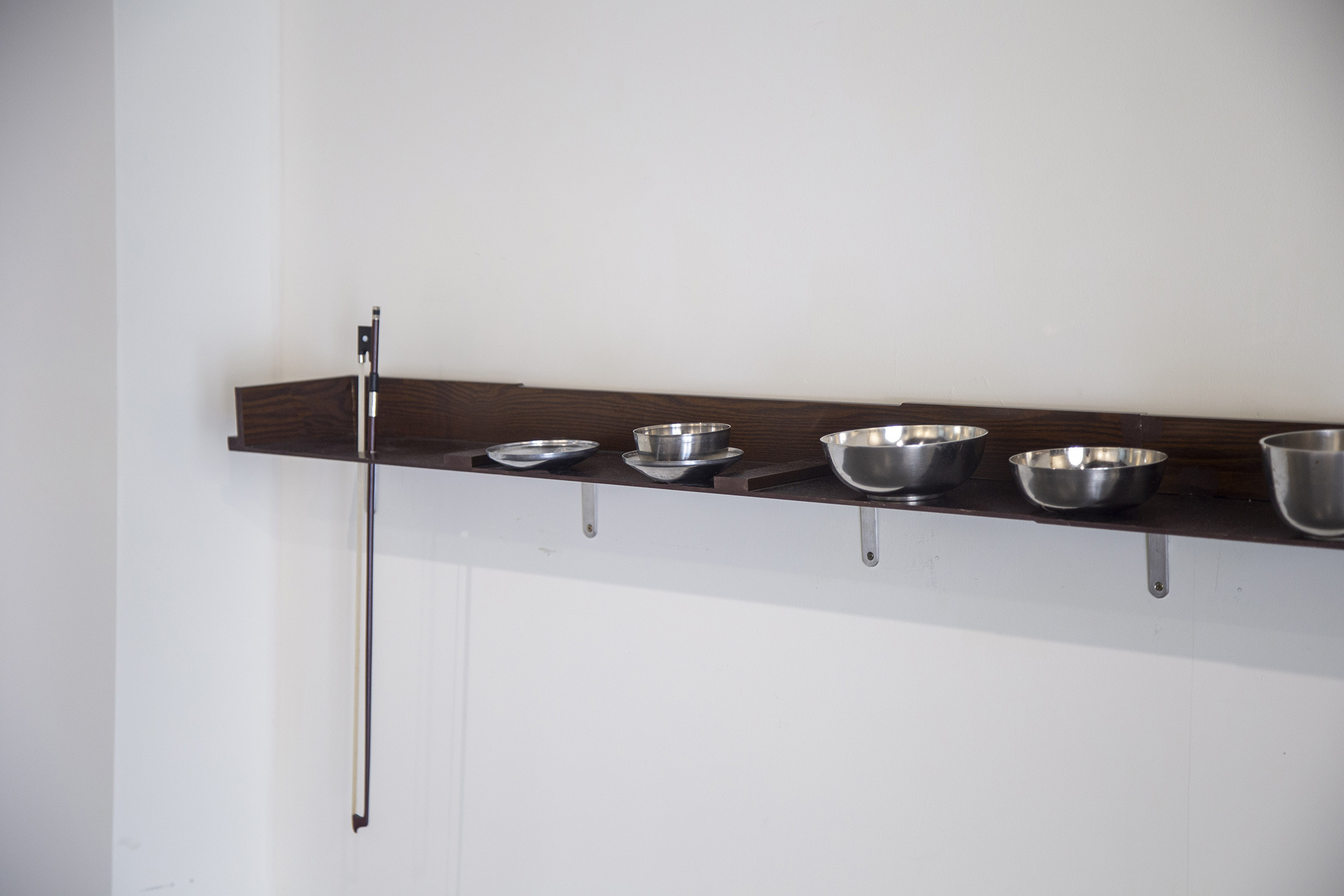 Details of <Objects are closers than they might seem (사물은 보이는 것 보다 가까이 있다)>