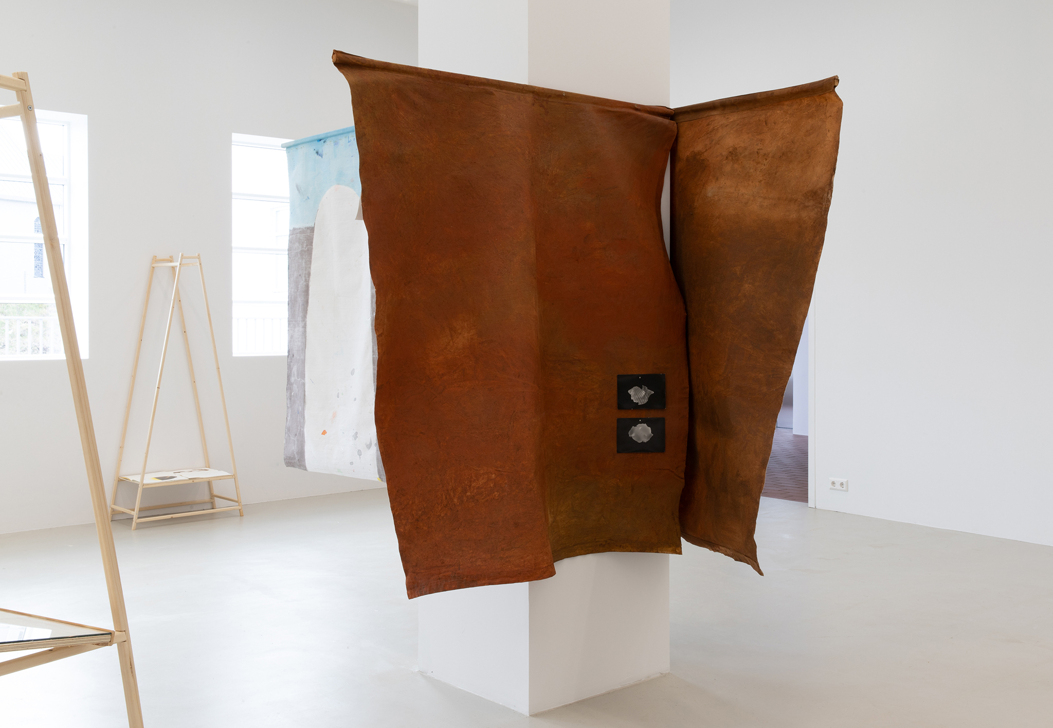 Detel Aurand / Claudia Hausfeld, The Air in Between, 2024-25, installation view. Courtesy of the artists, photo: Sisters Lumière
