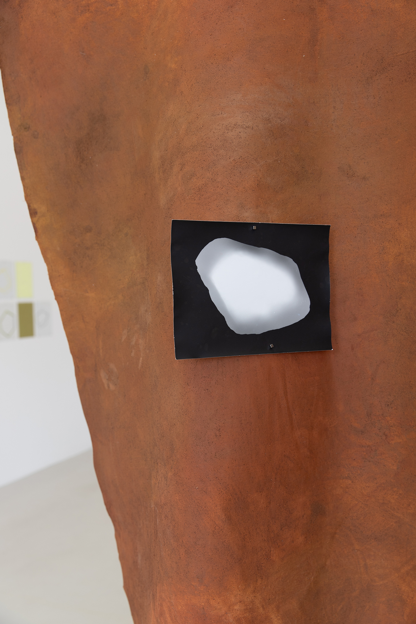Detel Aurand / Claudia Hausfeld, The Air in Between, 2024-25, installation view. Courtesy of the artists, photo: Sisters Lumière