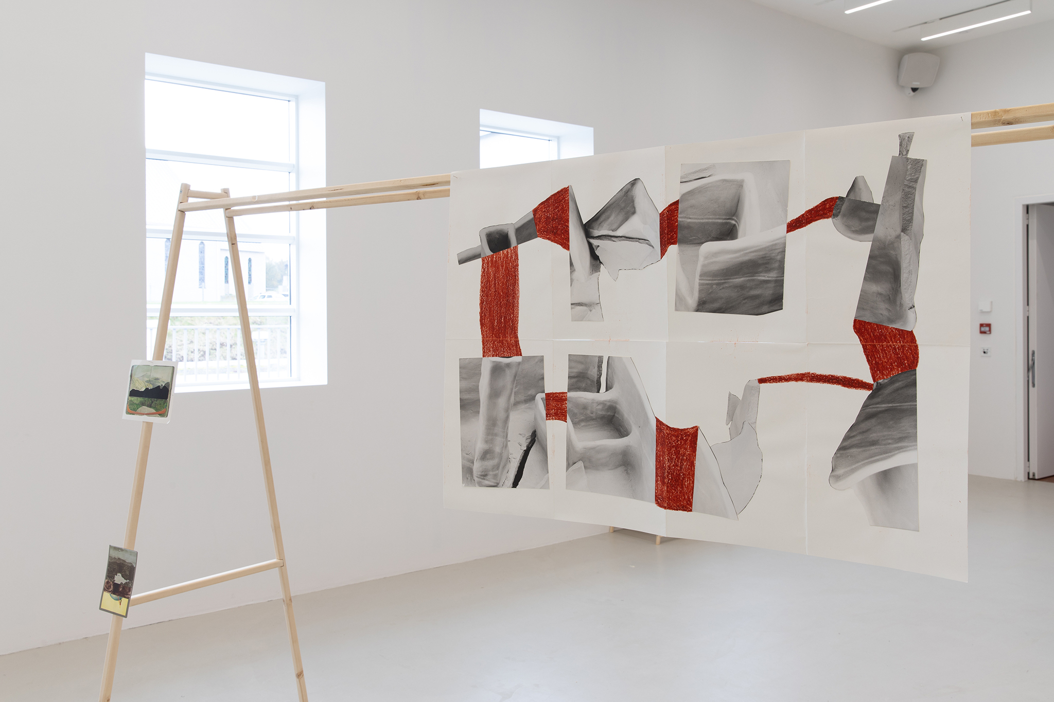 Detel Aurand / Claudia Hausfeld, The Air in Between, 2024-25, installation view. Courtesy of the artists, photo: Sisters Lumière