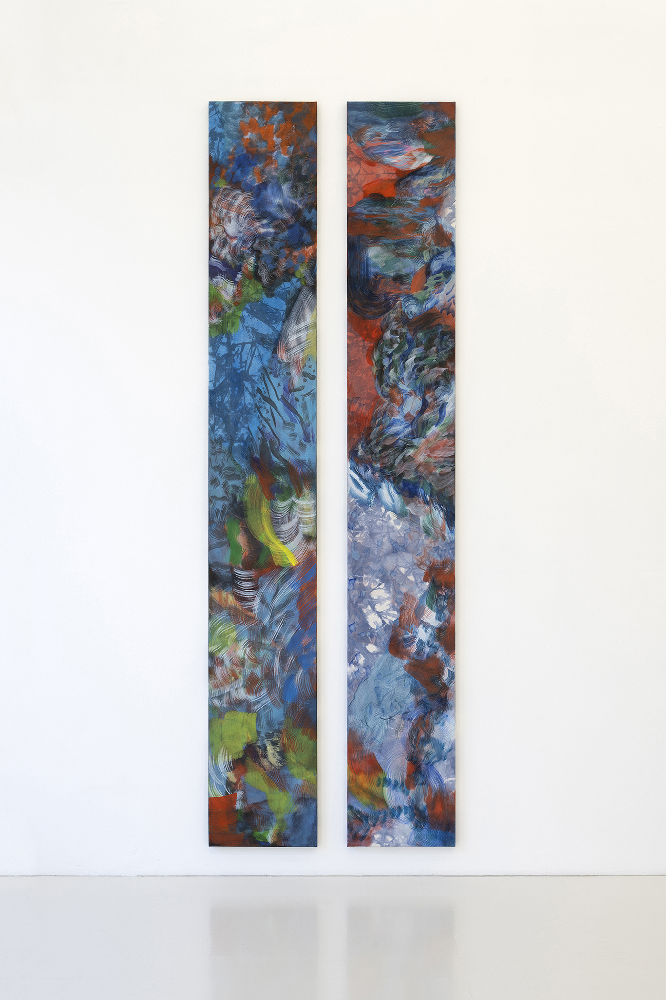 Ana Manso, âcaryatidâ, 2024 (Tie-dye, acrylic and oil on canvas, diptych, 230 x 76 cm).