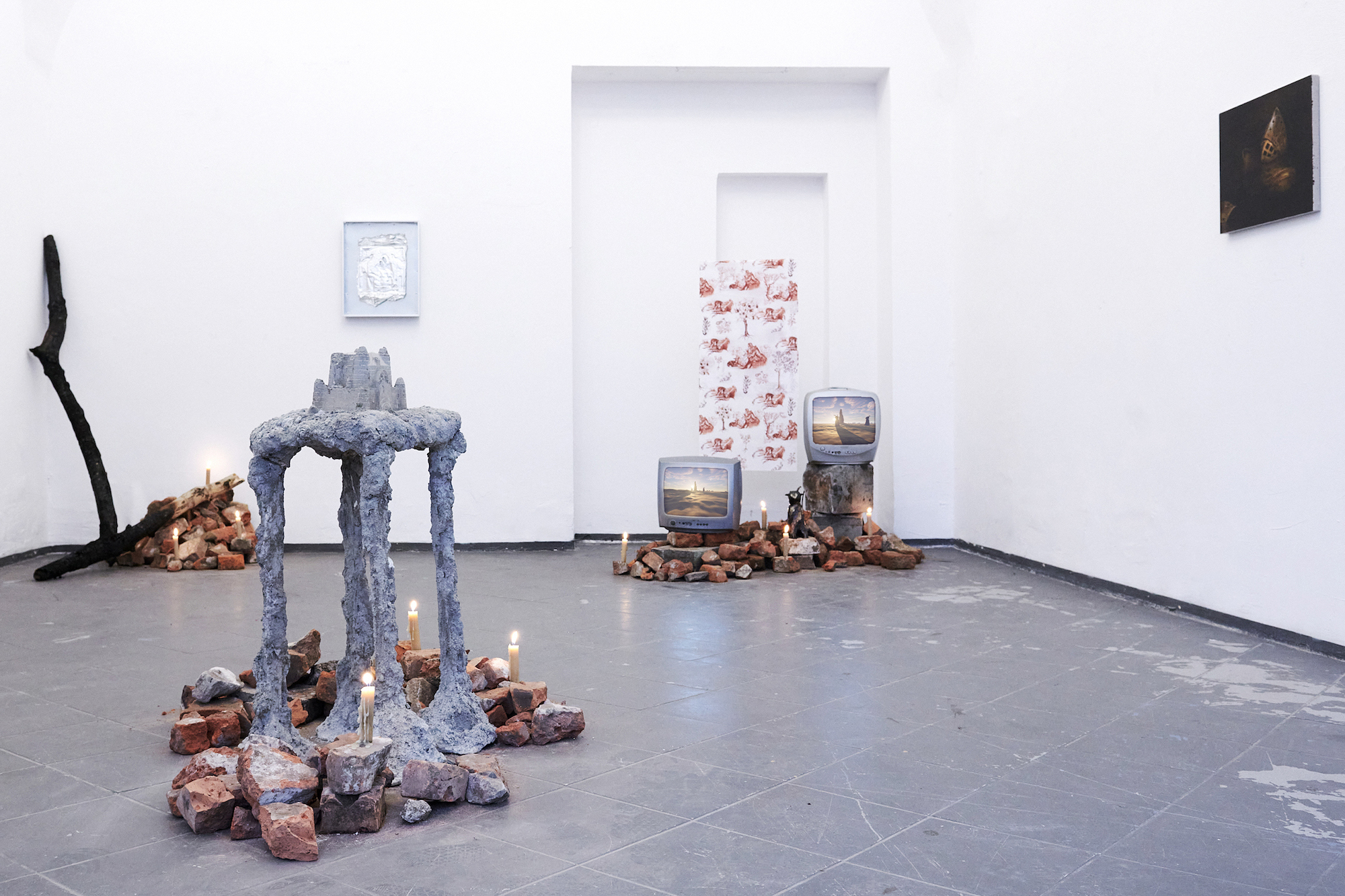 Exhibition view: Boża Bożena, Klau Skuza, Aleksander Adamau, Tati au Miel, Michał Zawada