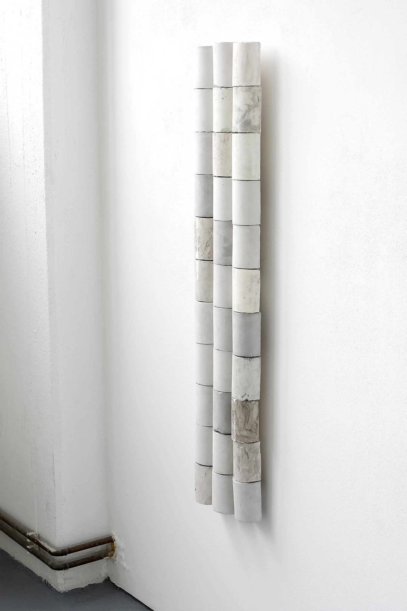 Maija Käyhkö: Divider, 2024. plaster