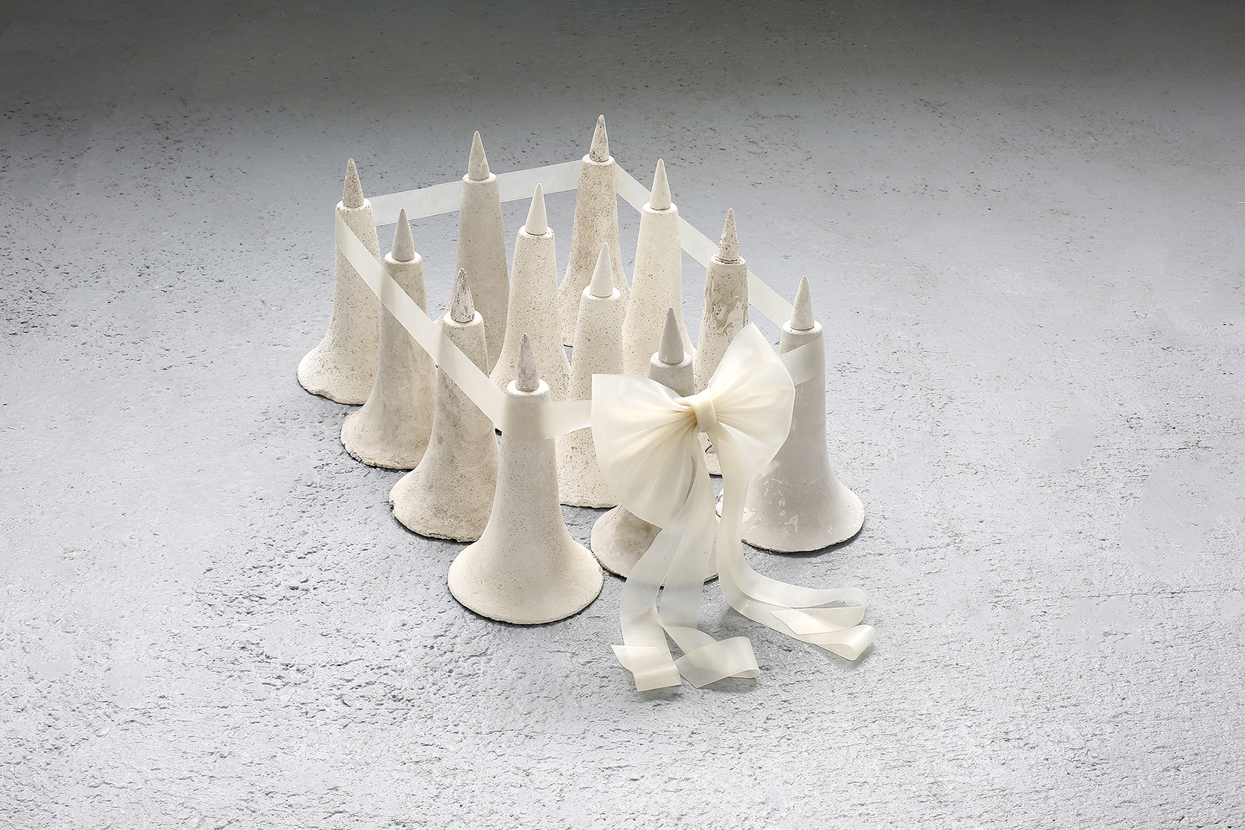 Maija Käyhkö: Untitled, 2024. plaster, concrete, latex