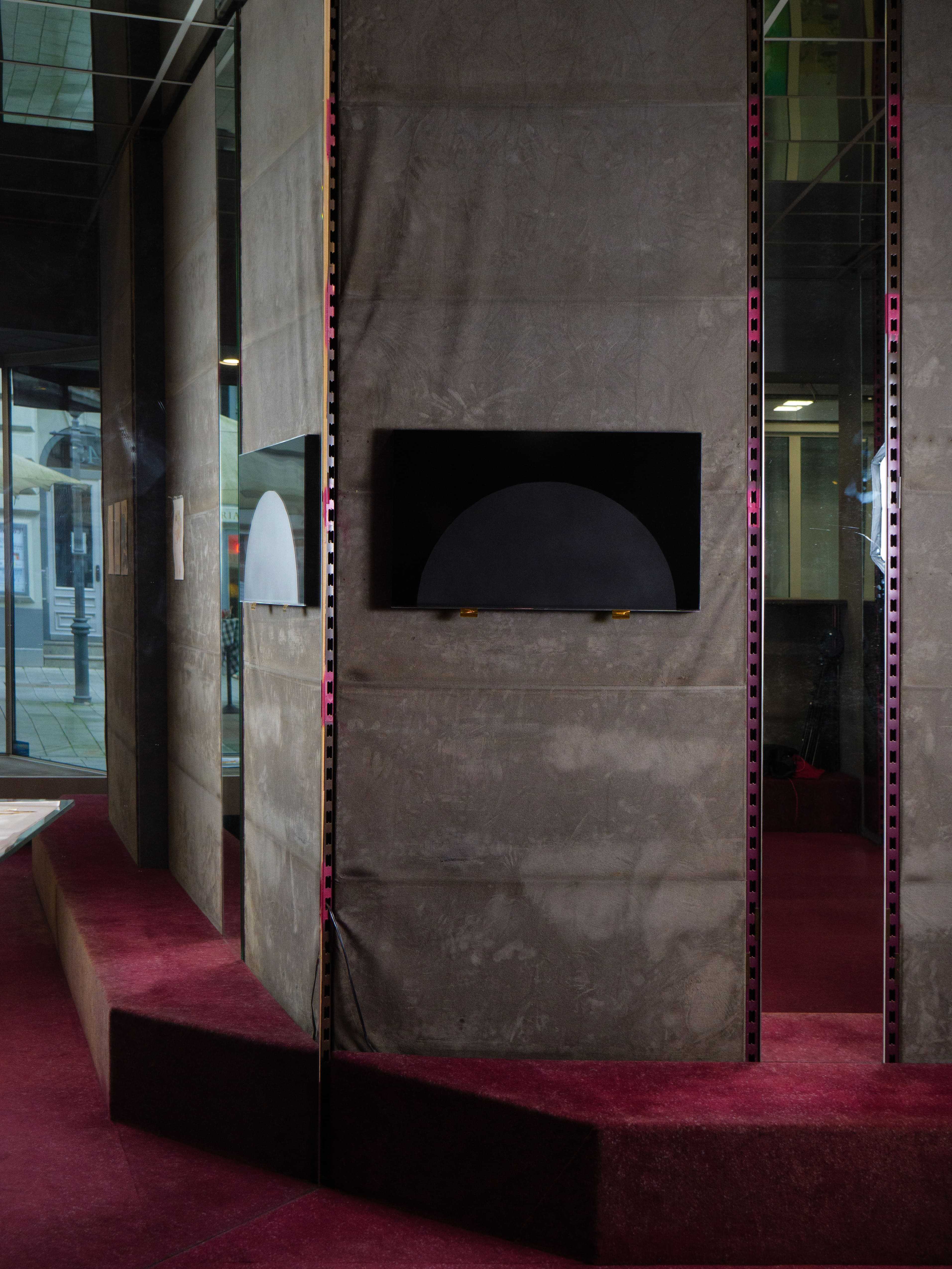 Milena Langer, Circle (1/2), 2024, Broken LCD TV display, anti-reflex varnish, wood, 71 x 41 x 3.5 cm. Photographer: Raphaël Massart