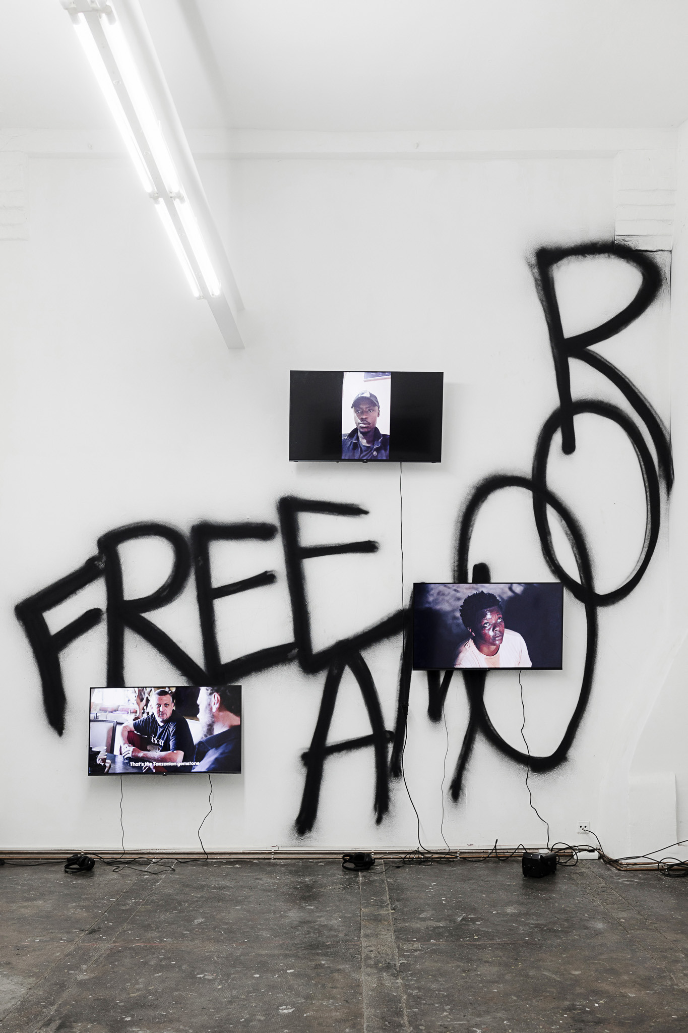 Daniel Hopp with collaborateurs,  Bought With Pleasure, 2024,  Sprink Düsseldorf,  Photo: Kurt Heuvens